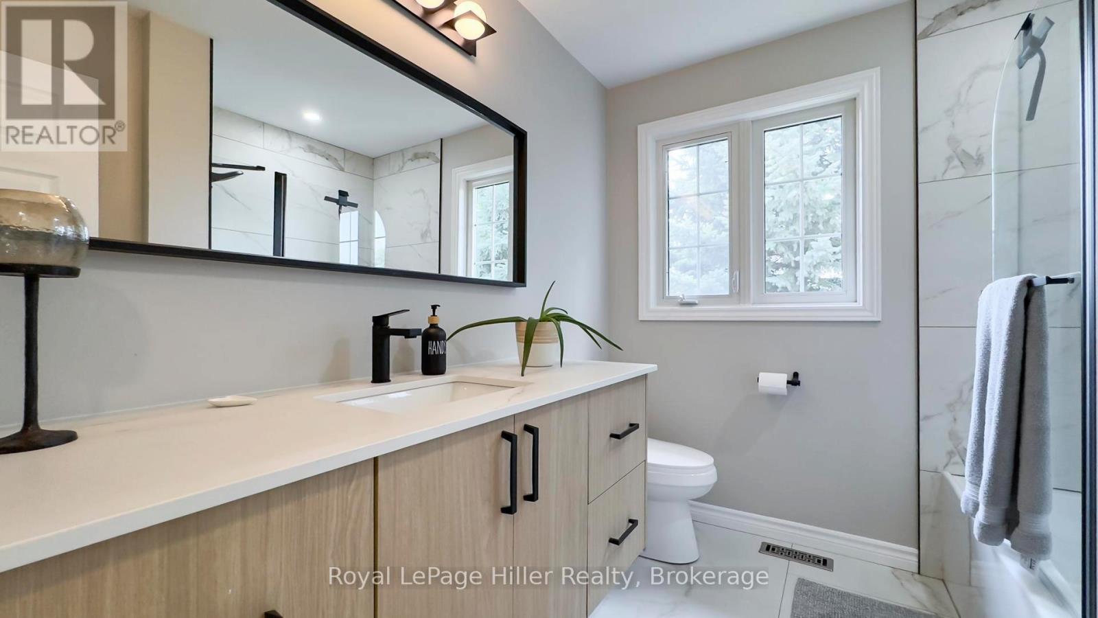 












130 OAKDALE AVENUE

,
Stratford,




Ontario
N5A7W2

