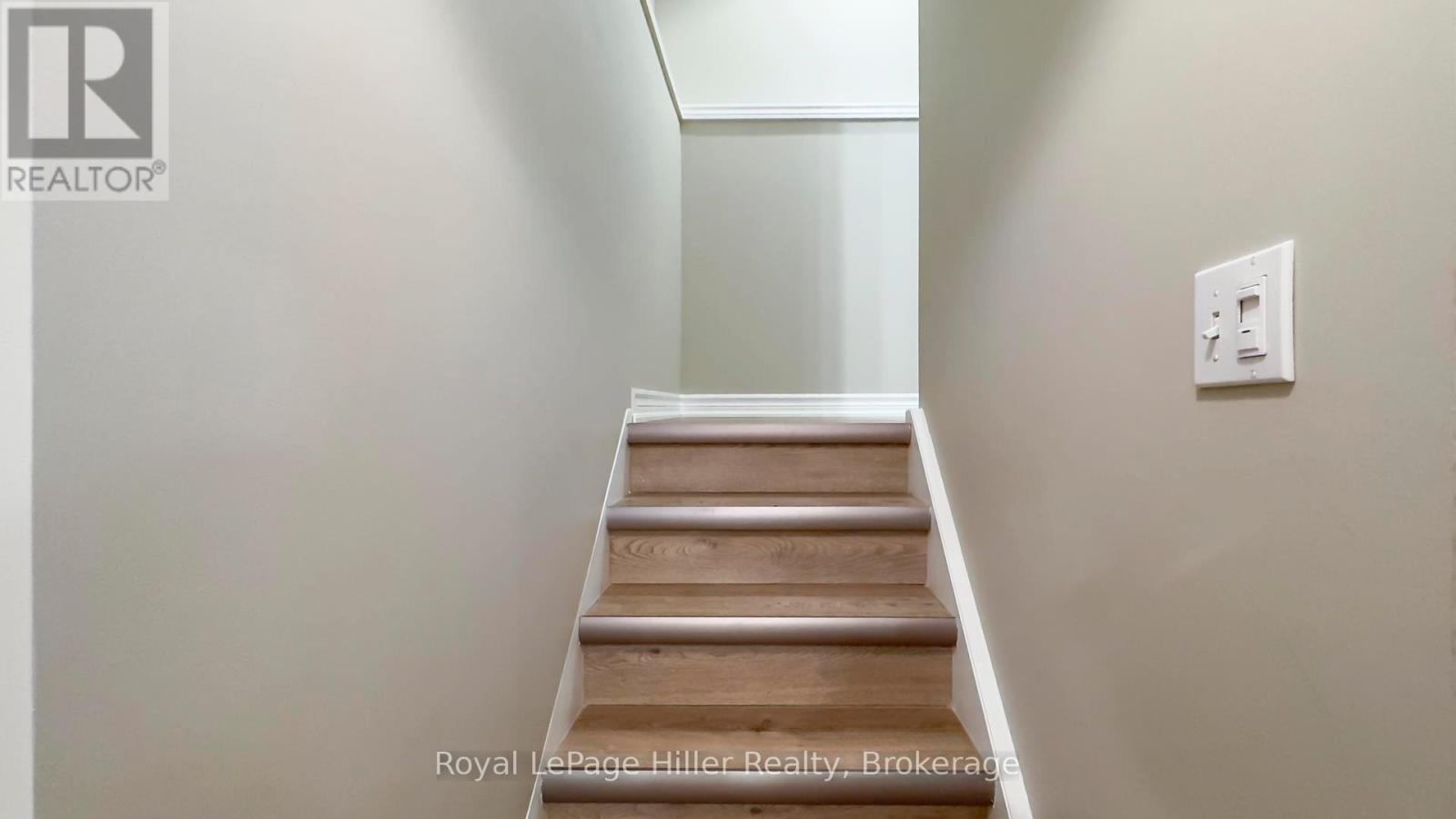 












130 OAKDALE AVENUE

,
Stratford,




Ontario
N5A7W2


