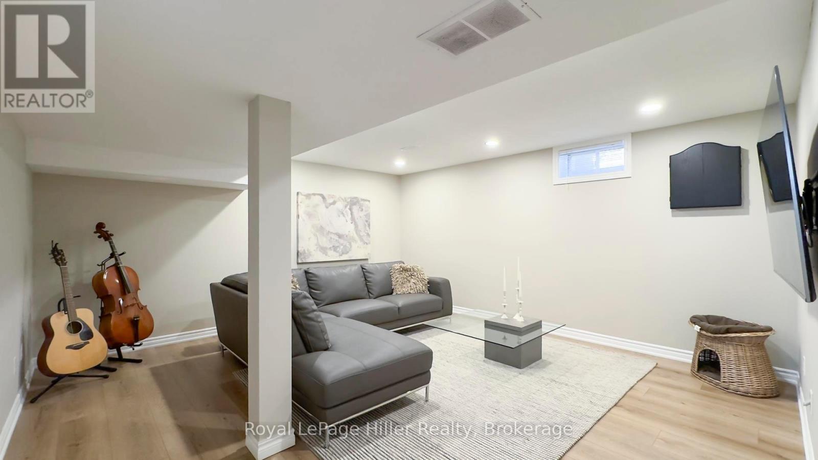 












130 OAKDALE AVENUE

,
Stratford,




Ontario
N5A7W2

