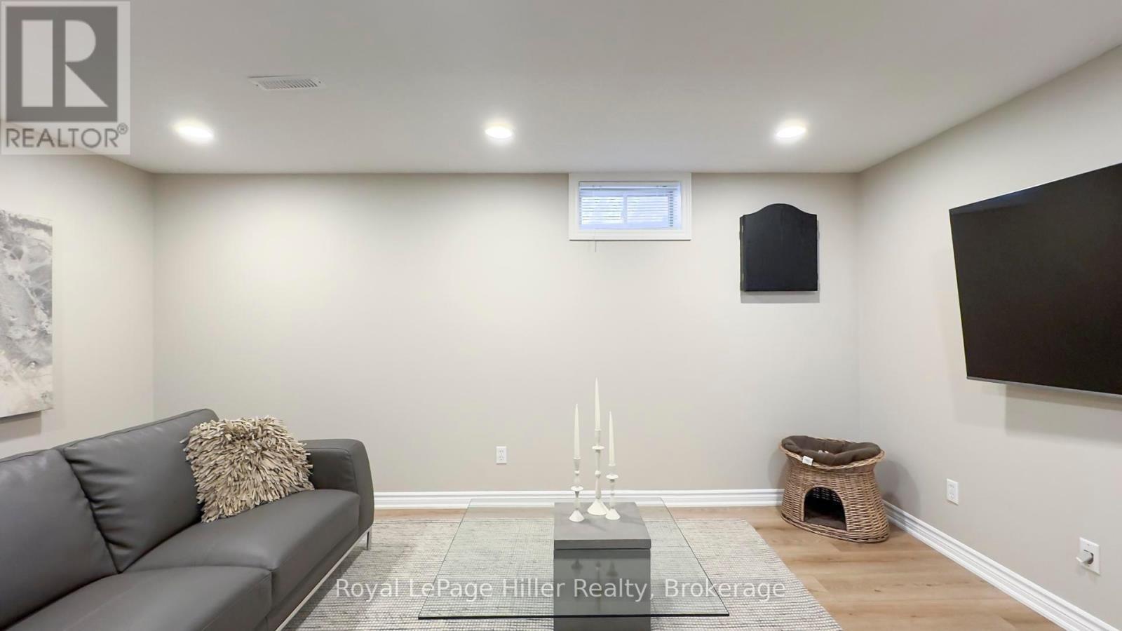 












130 OAKDALE AVENUE

,
Stratford,




Ontario
N5A7W2

