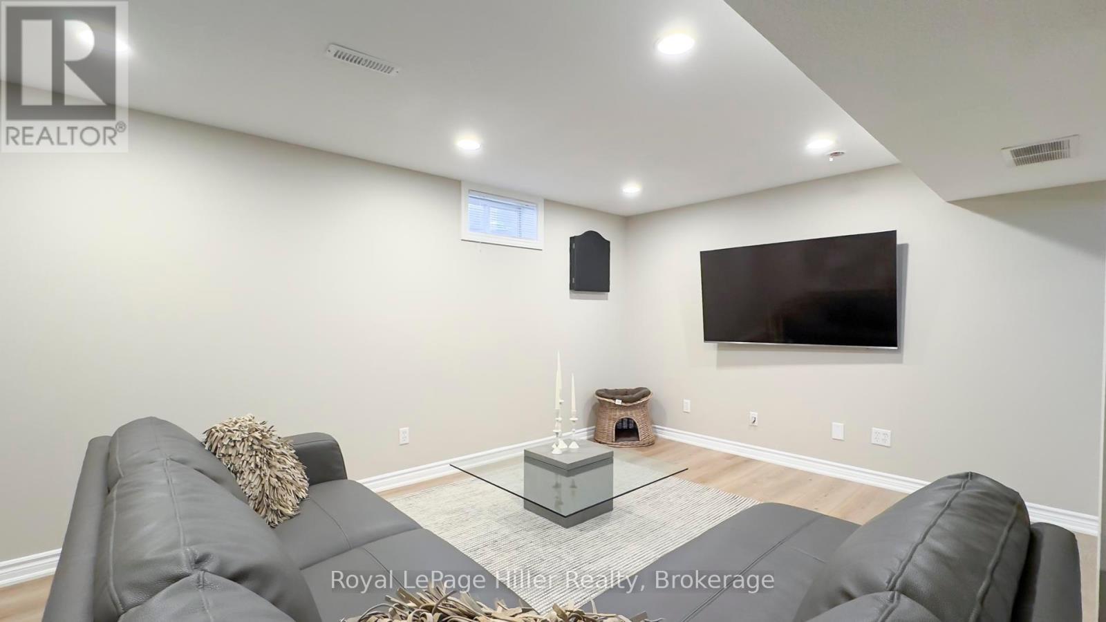 












130 OAKDALE AVENUE

,
Stratford,




Ontario
N5A7W2

