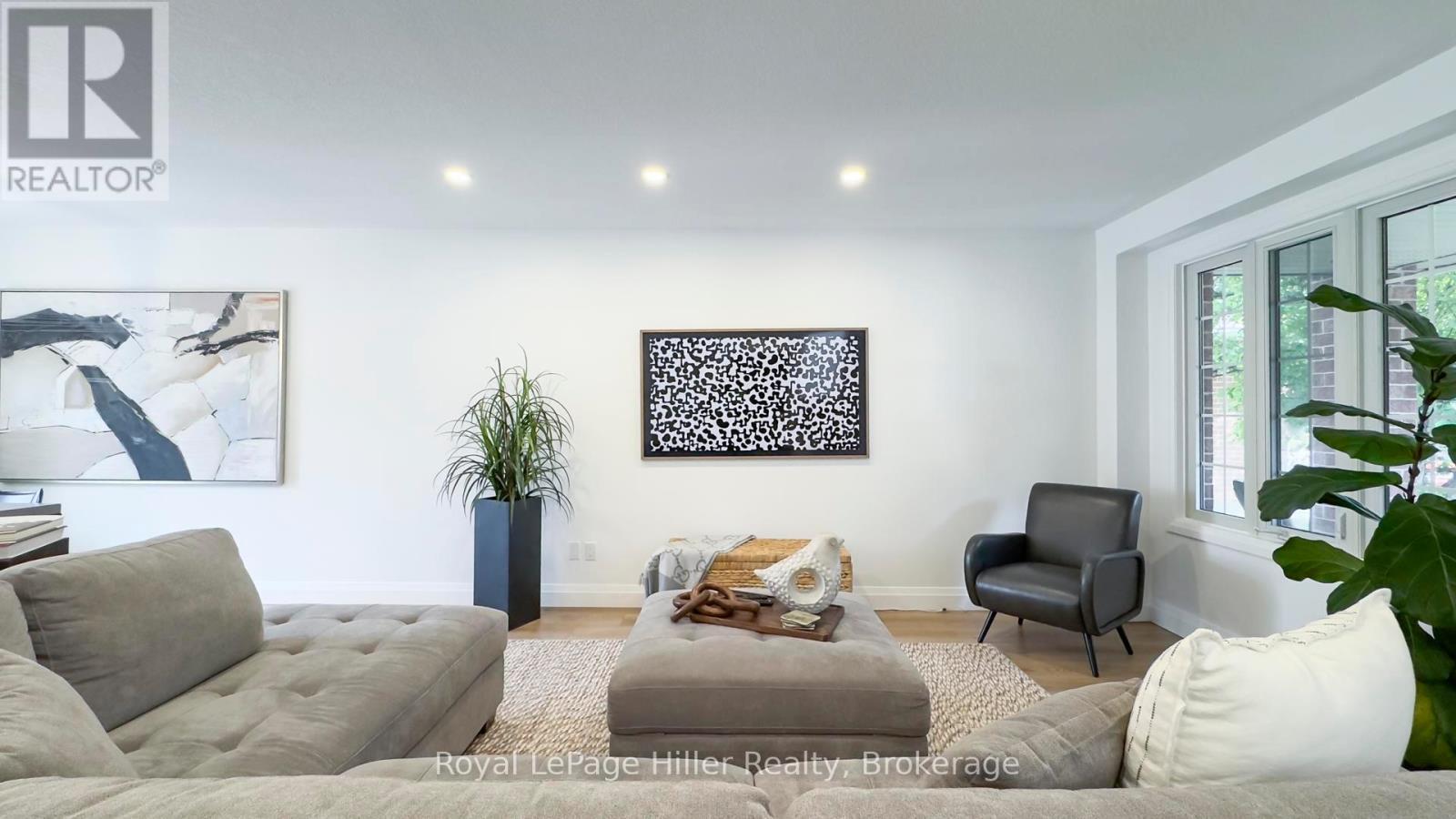 












130 OAKDALE AVENUE

,
Stratford,




Ontario
N5A7W2

