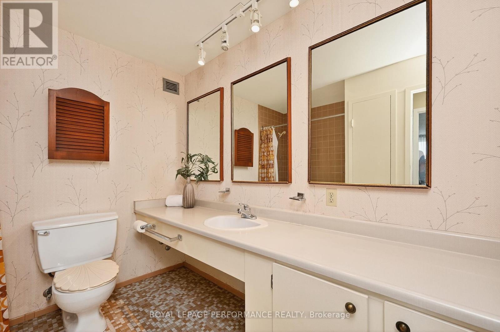 












809 - 2951 RIVERSIDE DRIVE

,
Ottawa,




Ontario
K1V8W6


