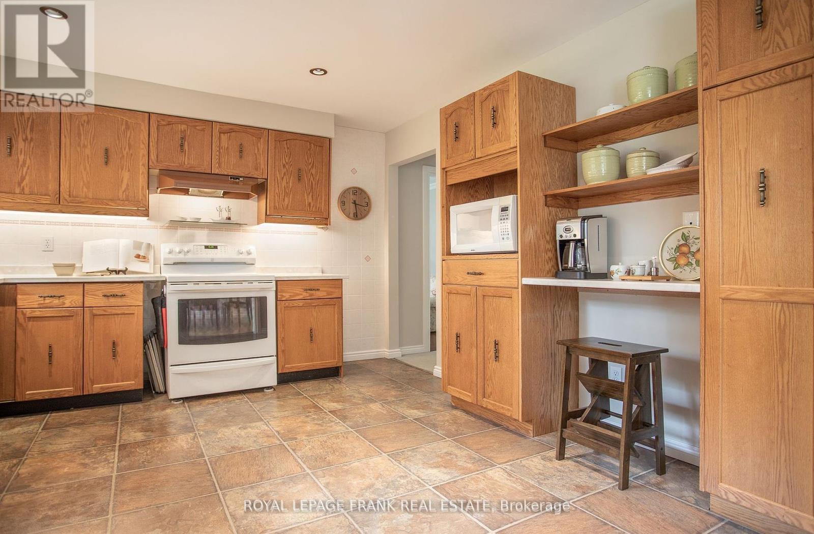 












317 PRINCE OF WALES DRIVE

,
Whitby (Blue Grass Meadows),




Ontario
L1N6P2

