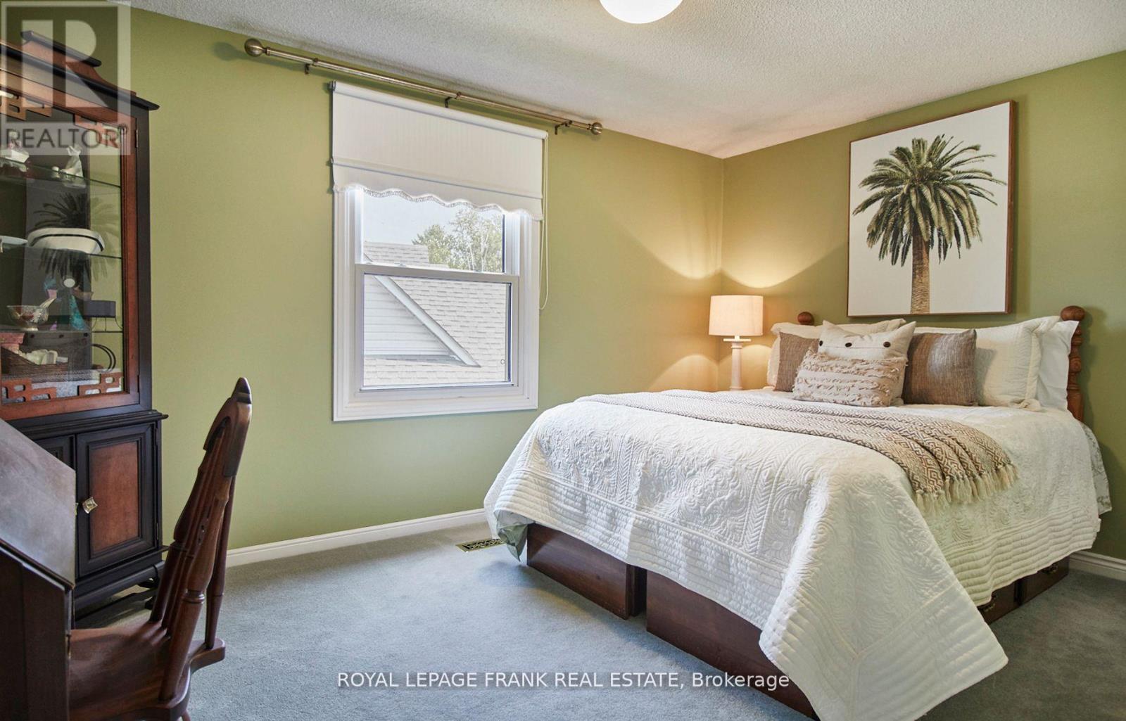 












317 PRINCE OF WALES DRIVE

,
Whitby (Blue Grass Meadows),




Ontario
L1N6P2

