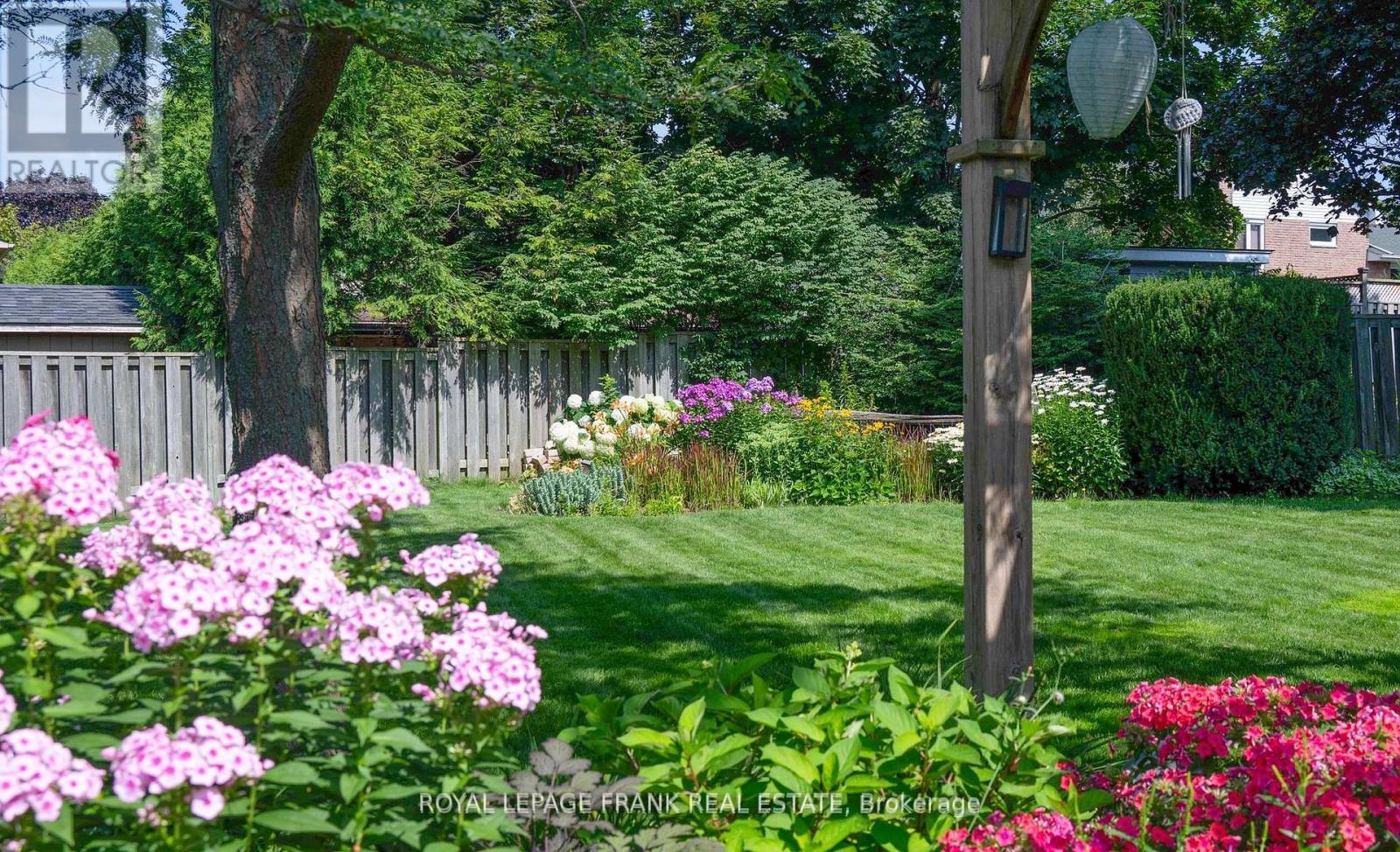 












317 PRINCE OF WALES DRIVE

,
Whitby (Blue Grass Meadows),




Ontario
L1N6P2

