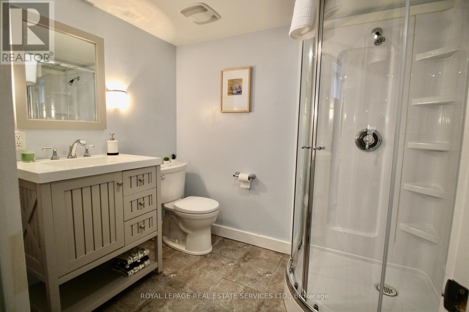 












LOWER - 170 FAIRVIEW AVENUE

,
Toronto,




Ontario
M6P3A5

