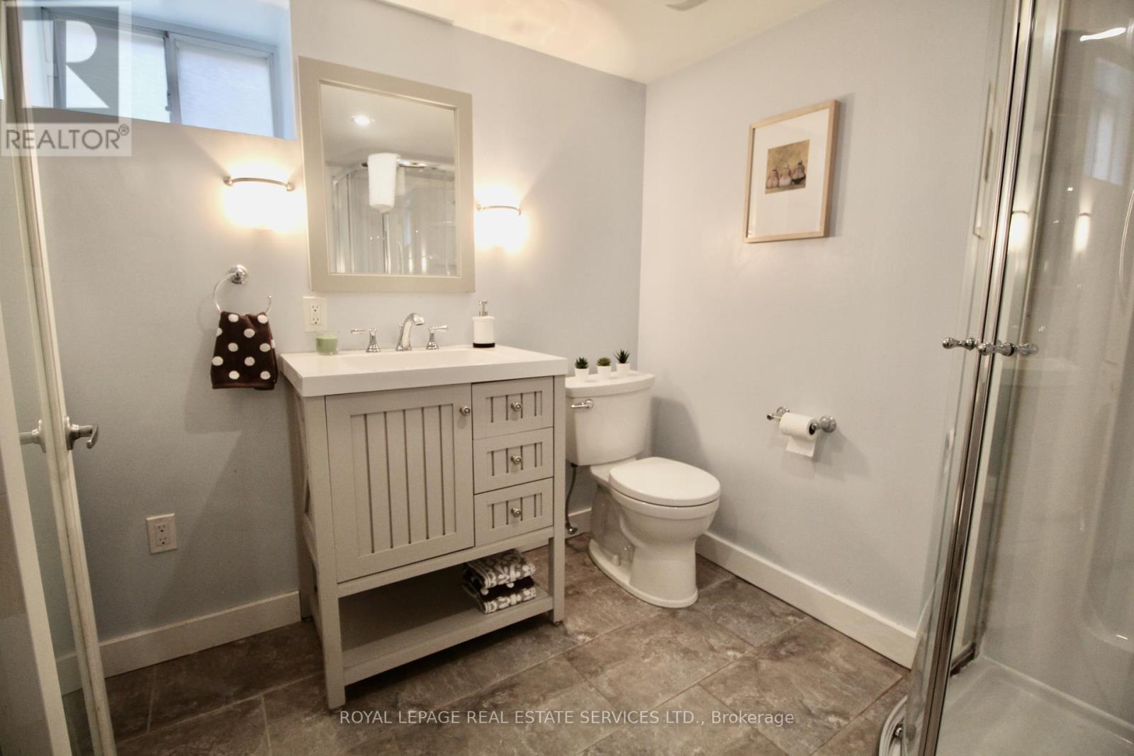 












LOWER - 170 FAIRVIEW AVENUE

,
Toronto,




Ontario
M6P3A5

