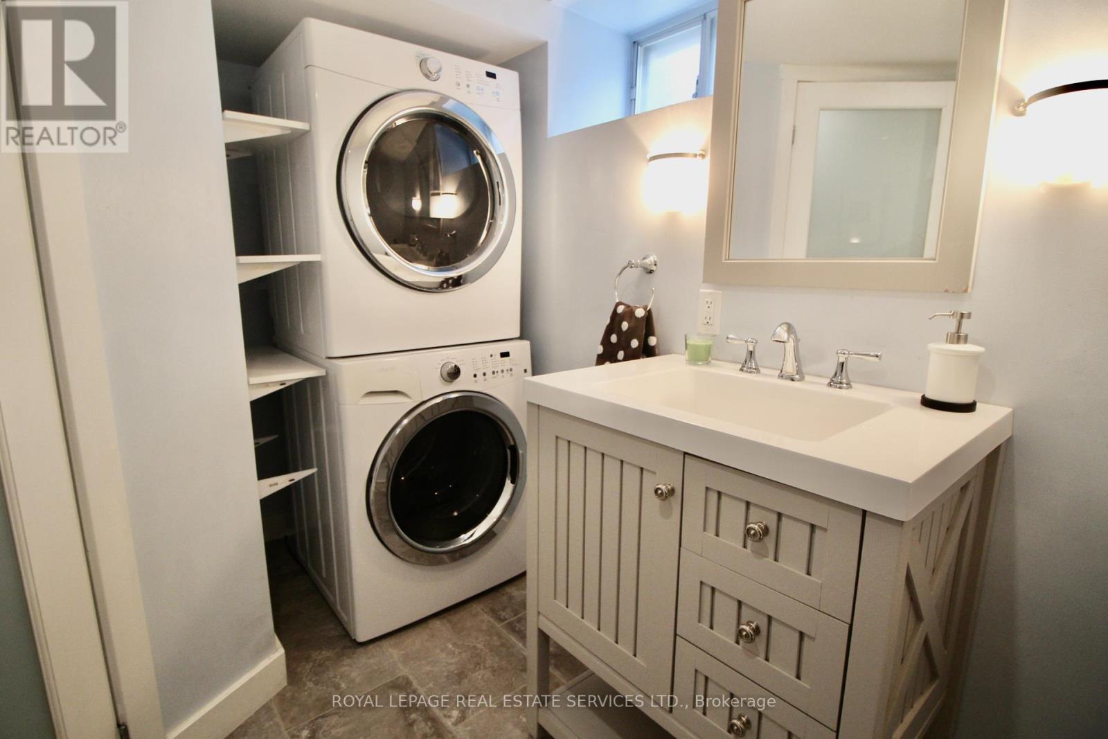 












LOWER - 170 FAIRVIEW AVENUE

,
Toronto,




Ontario
M6P3A5

