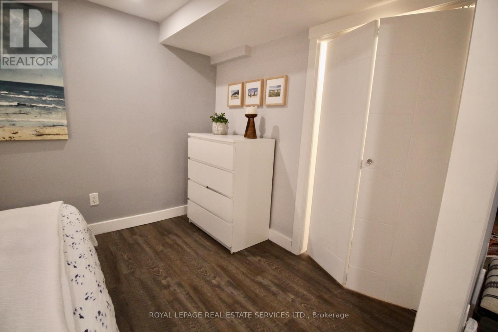 












LOWER - 170 FAIRVIEW AVENUE

,
Toronto,




Ontario
M6P3A5

