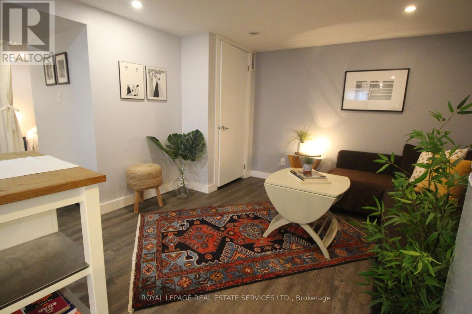 












LOWER - 170 FAIRVIEW AVENUE

,
Toronto,




Ontario
M6P3A5

