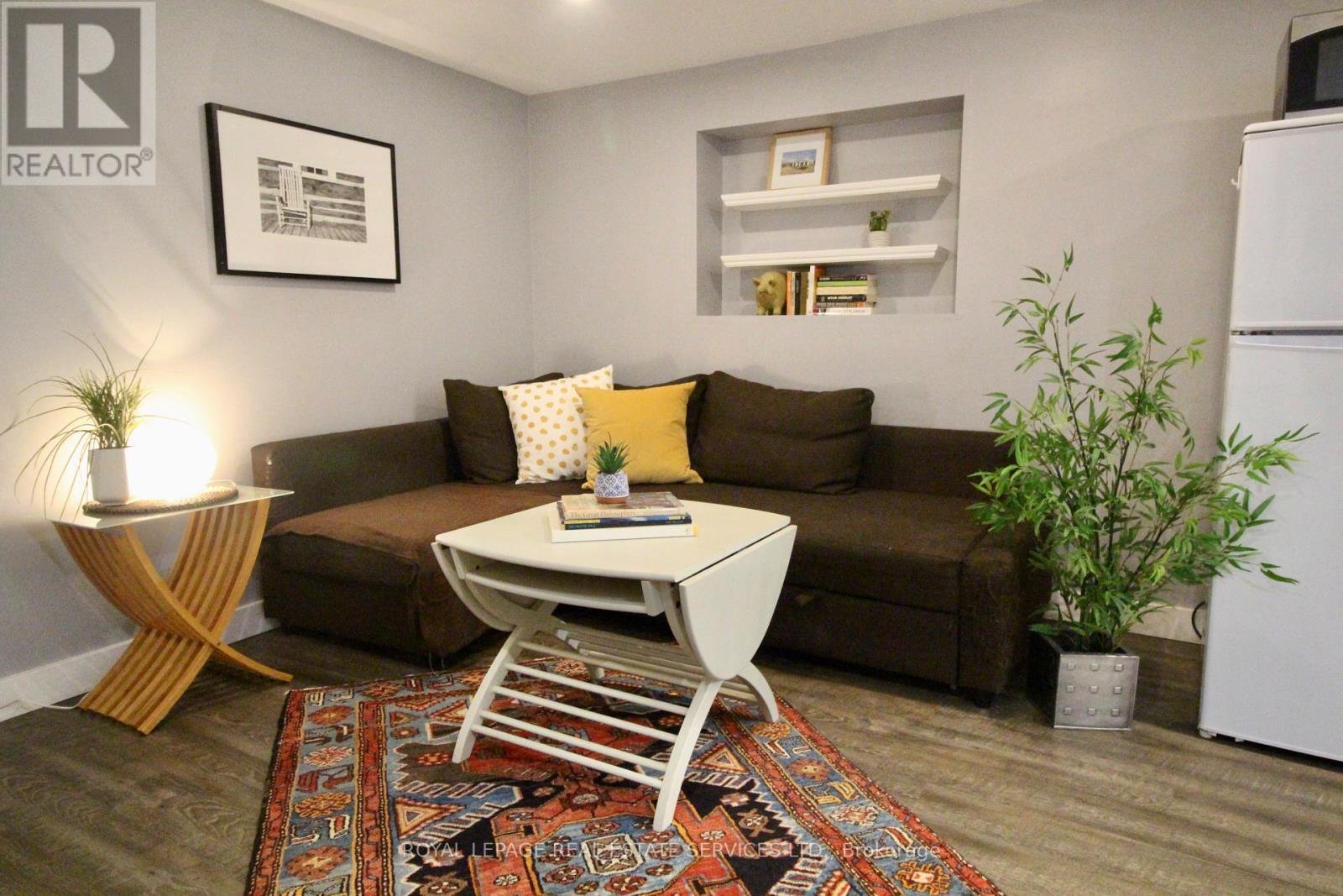 












LOWER - 170 FAIRVIEW AVENUE

,
Toronto,




Ontario
M6P3A5

