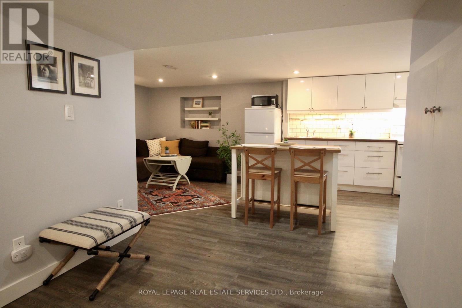 












LOWER - 170 FAIRVIEW AVENUE

,
Toronto,




Ontario
M6P3A5

