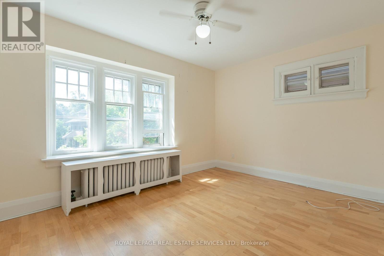 












3 - 50 GLENROSE AVENUE

,
Toronto,




Ontario
M4T1K4

