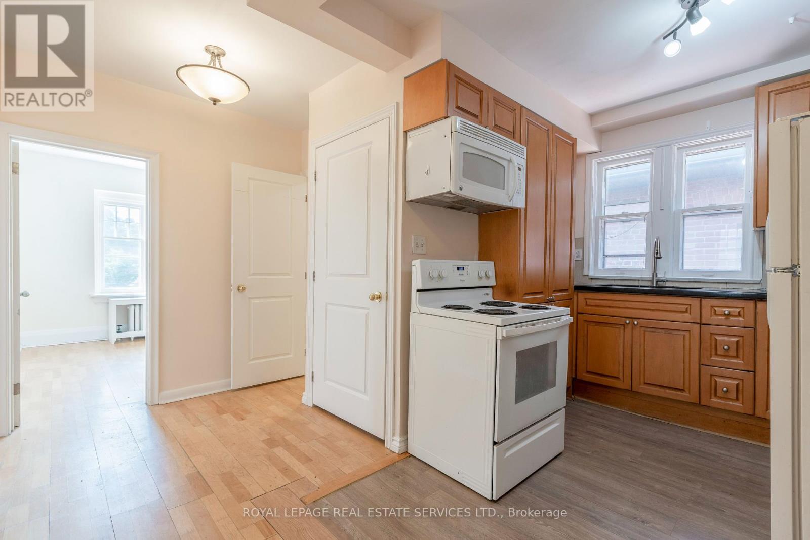 












3 - 50 GLENROSE AVENUE

,
Toronto,




Ontario
M4T1K4

