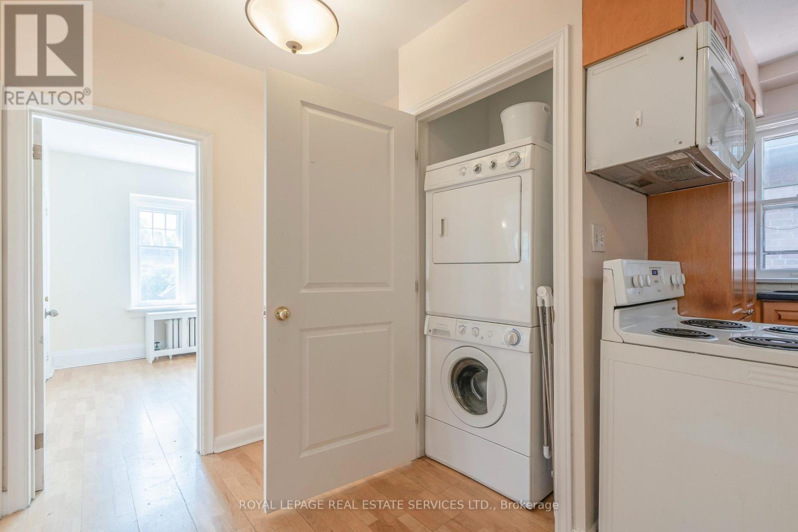 












3 - 50 GLENROSE AVENUE

,
Toronto,




Ontario
M4T1K4

