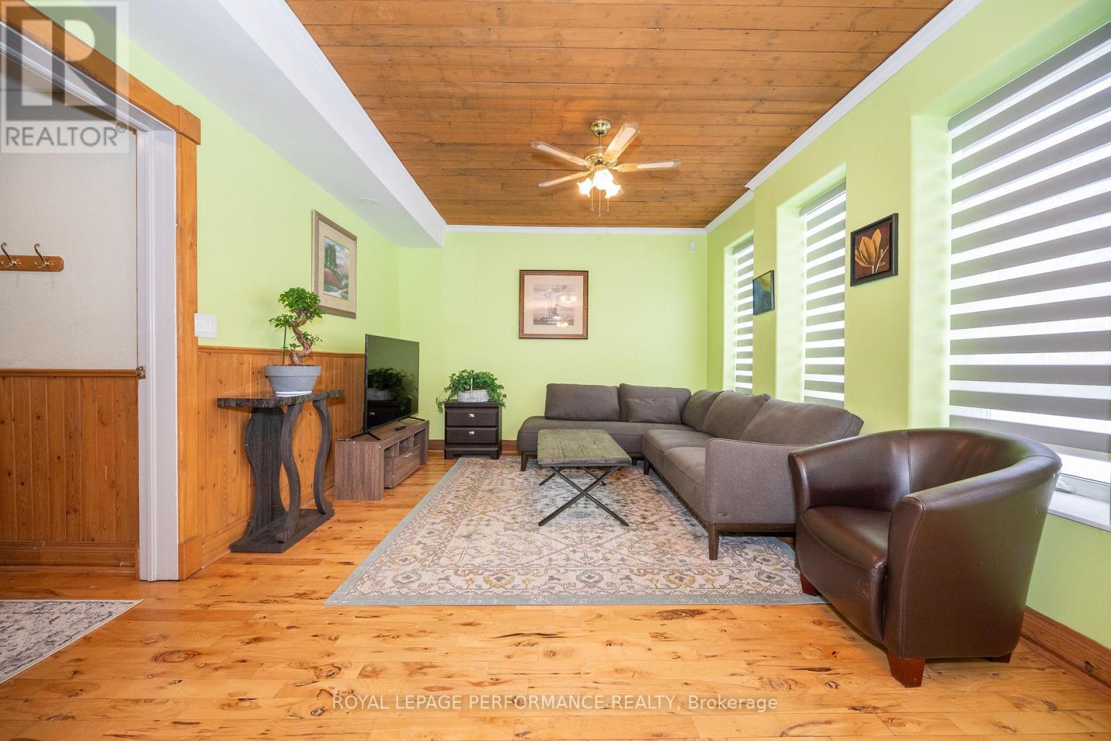 












1371 VICTORIA STREET

,
Petawawa,




Ontario
K8H2E9

