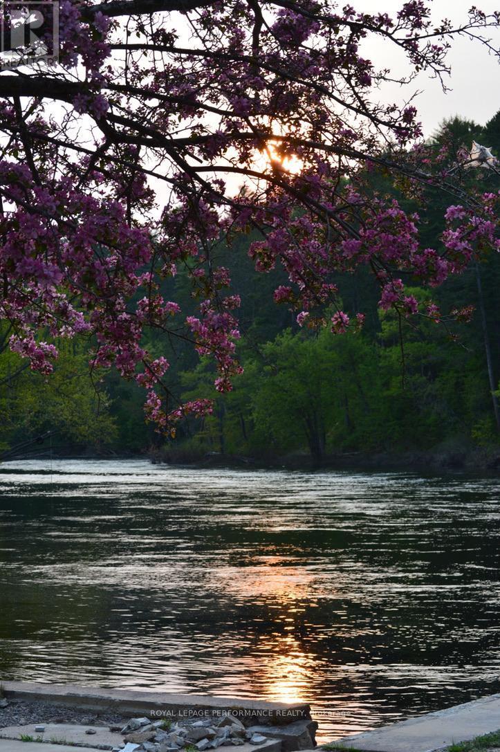 












1371 VICTORIA STREET

,
Petawawa,




Ontario
K8H2E9

