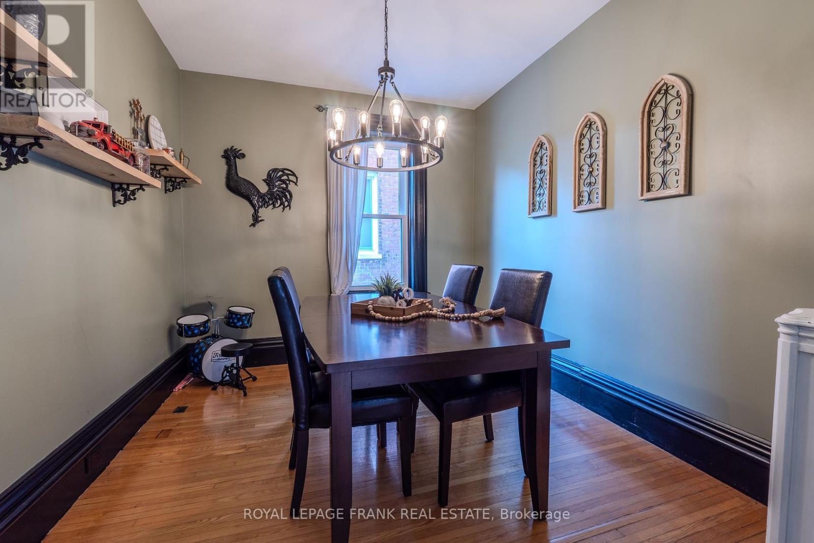 












69 PEEL STREET

,
Kawartha Lakes (Lindsay),




Ontario
K9V3M5

