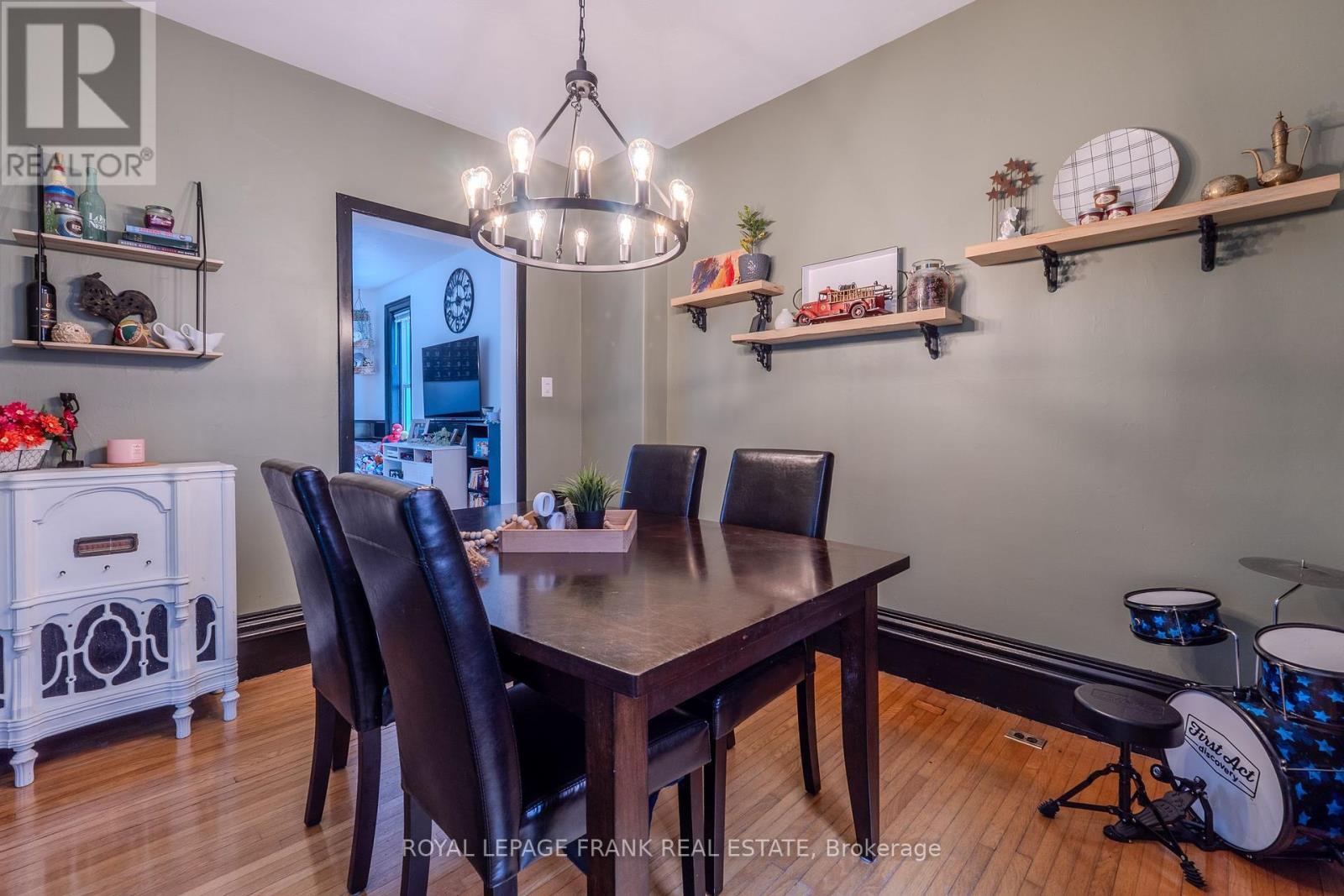 












69 PEEL STREET

,
Kawartha Lakes (Lindsay),




Ontario
K9V3M5

