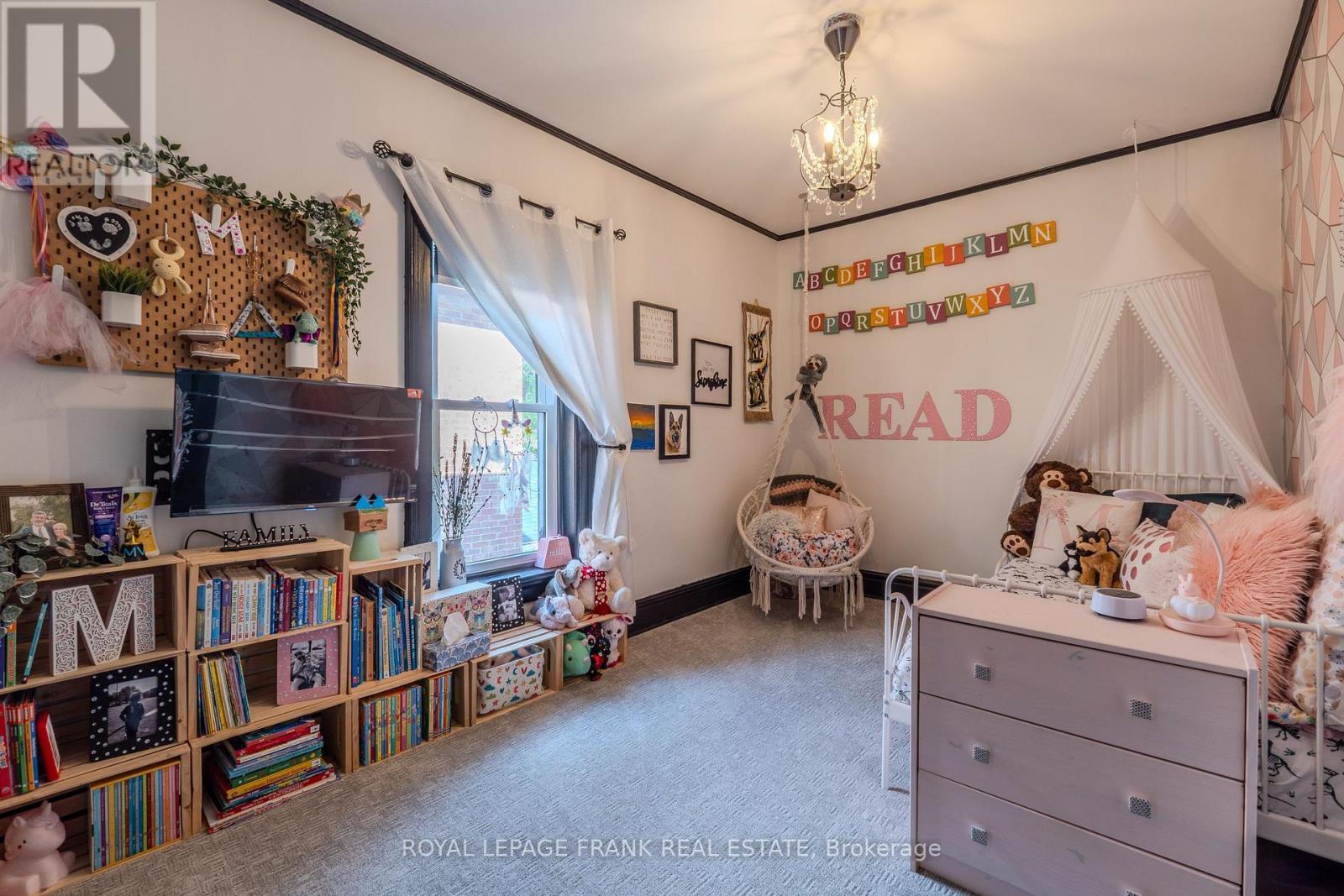 












69 PEEL STREET

,
Kawartha Lakes (Lindsay),




Ontario
K9V3M5

