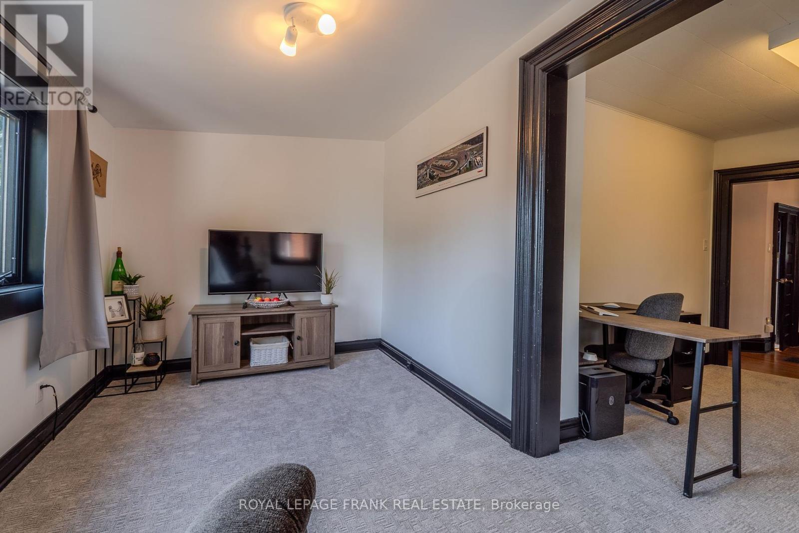 












69 PEEL STREET

,
Kawartha Lakes (Lindsay),




Ontario
K9V3M5

