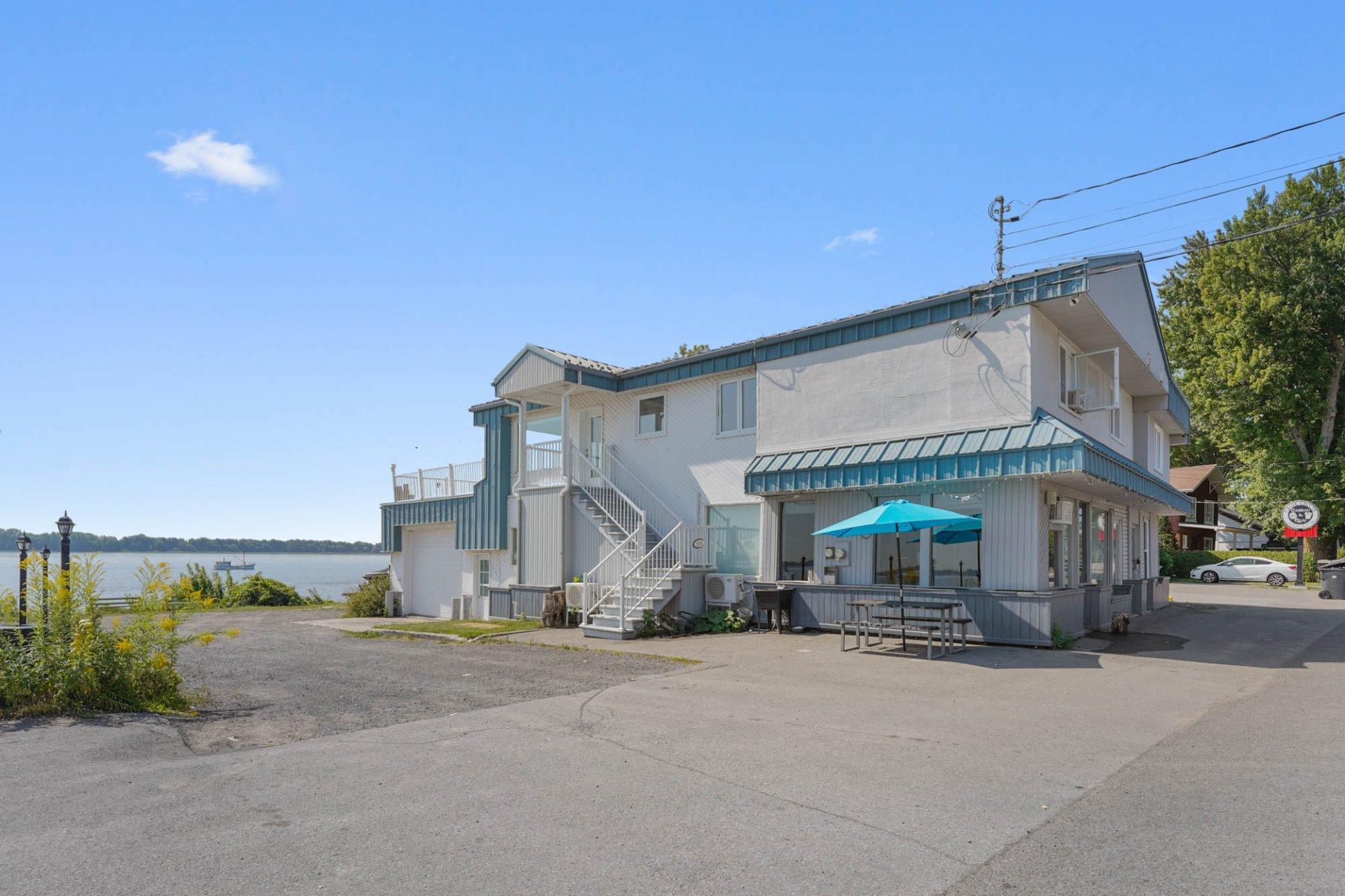 









1058

 - 1060


Rue Notre-Dame

,
Saint-Sulpice,




QC
J5W3W3

