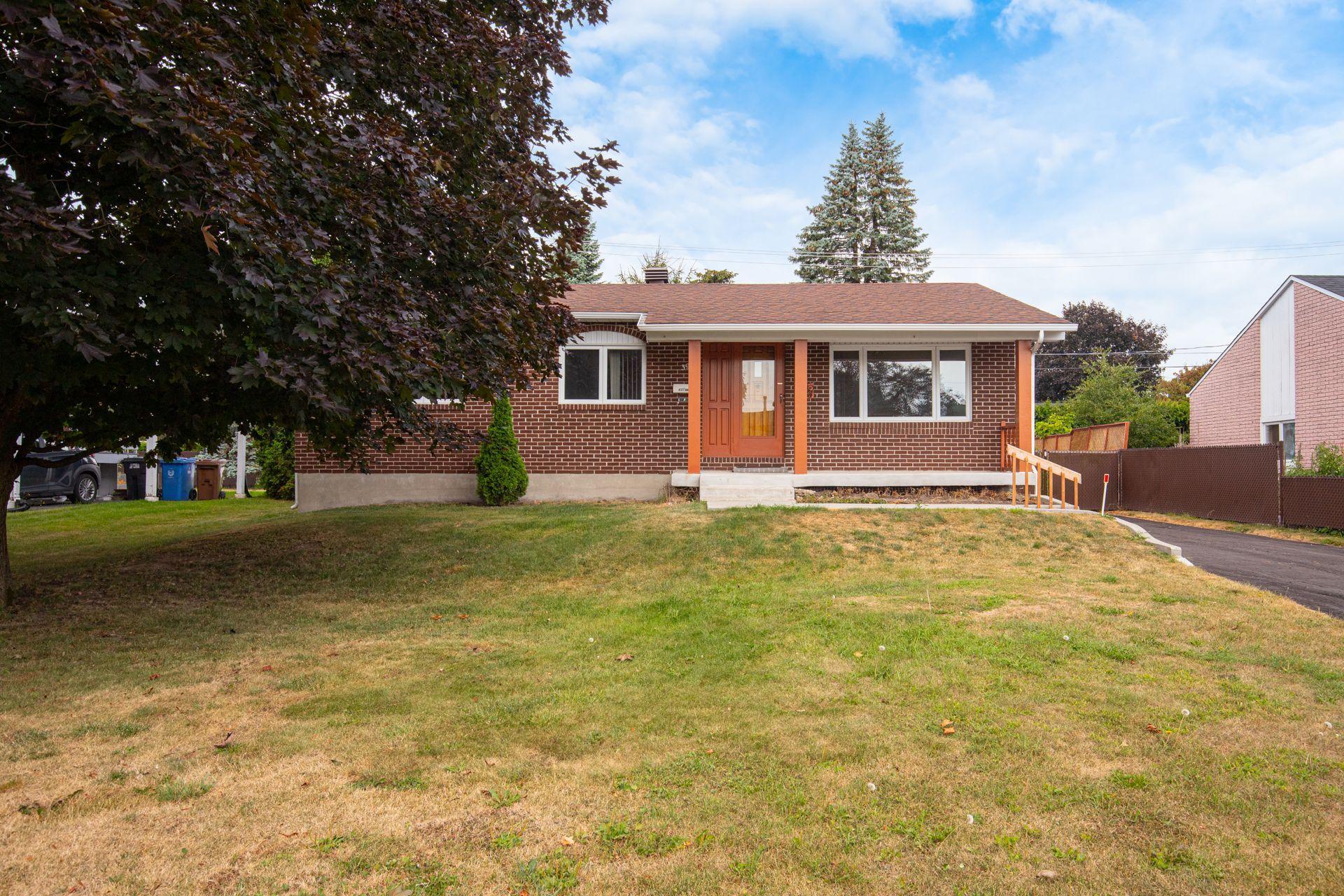 









39


Av. des Ormes

,
Saint-Basile-le-Grand,




QC
J3N1G4

