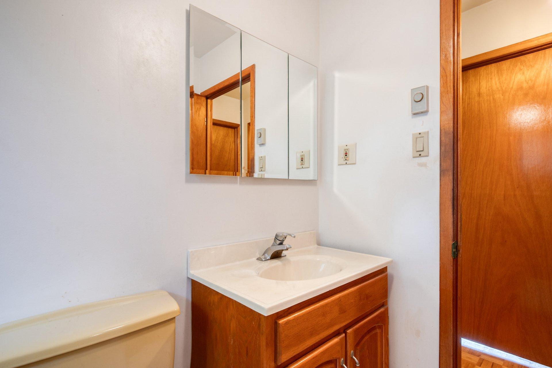 









39


Av. des Ormes

,
Saint-Basile-le-Grand,




QC
J3N1G4

