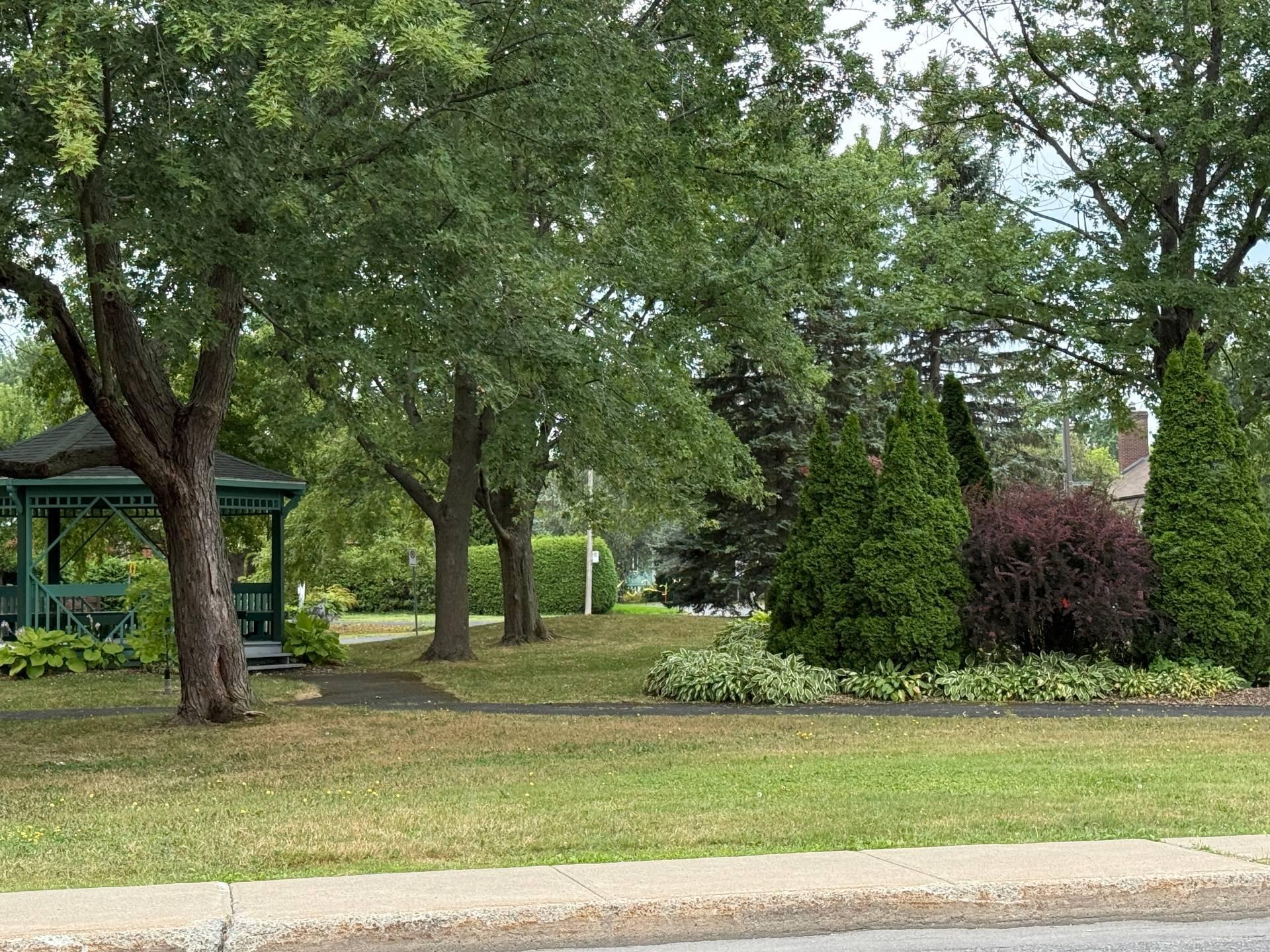 









39


Av. des Ormes

,
Saint-Basile-le-Grand,




QC
J3N1G4


