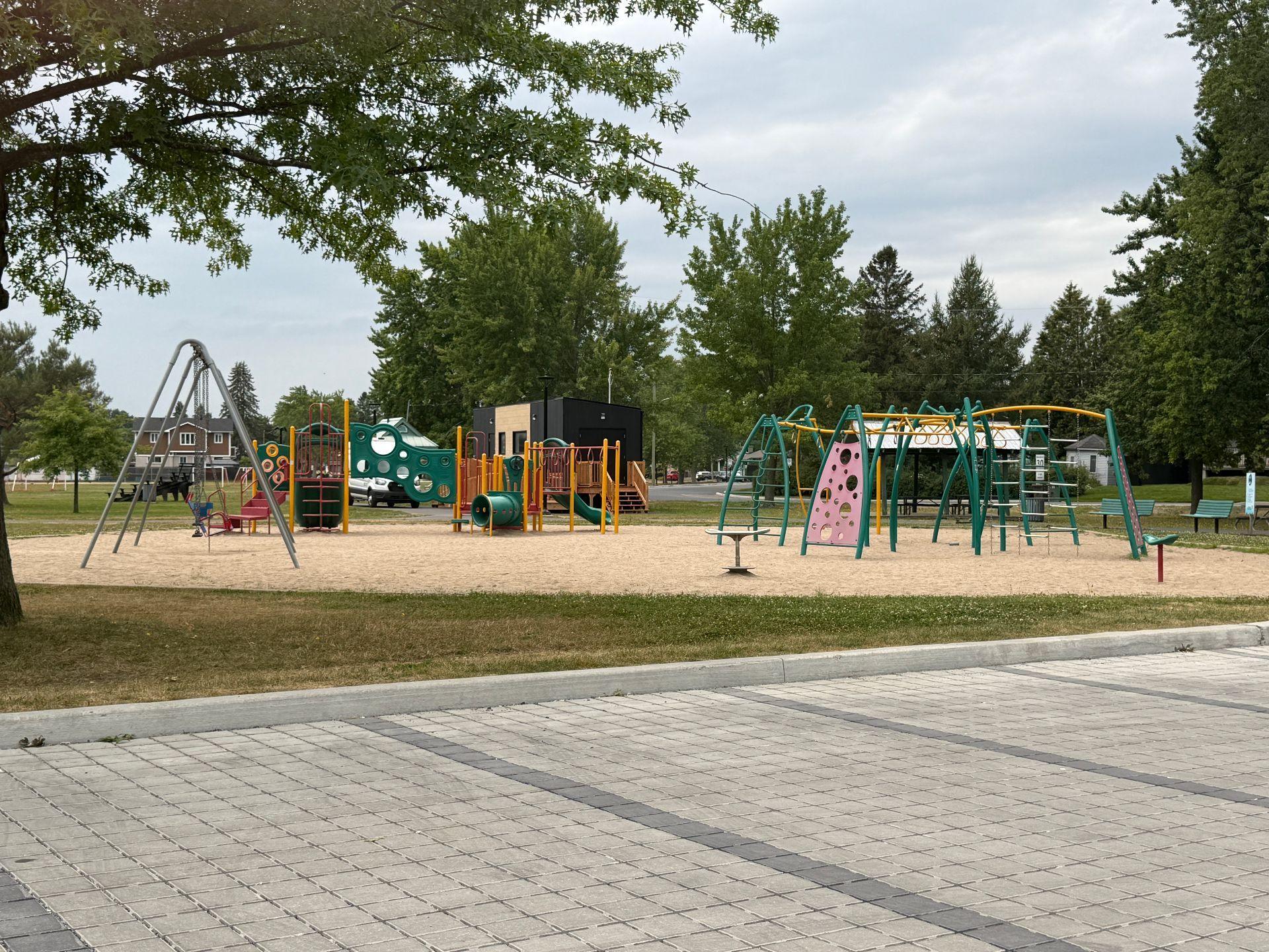 









39


Av. des Ormes

,
Saint-Basile-le-Grand,




QC
J3N1G4

