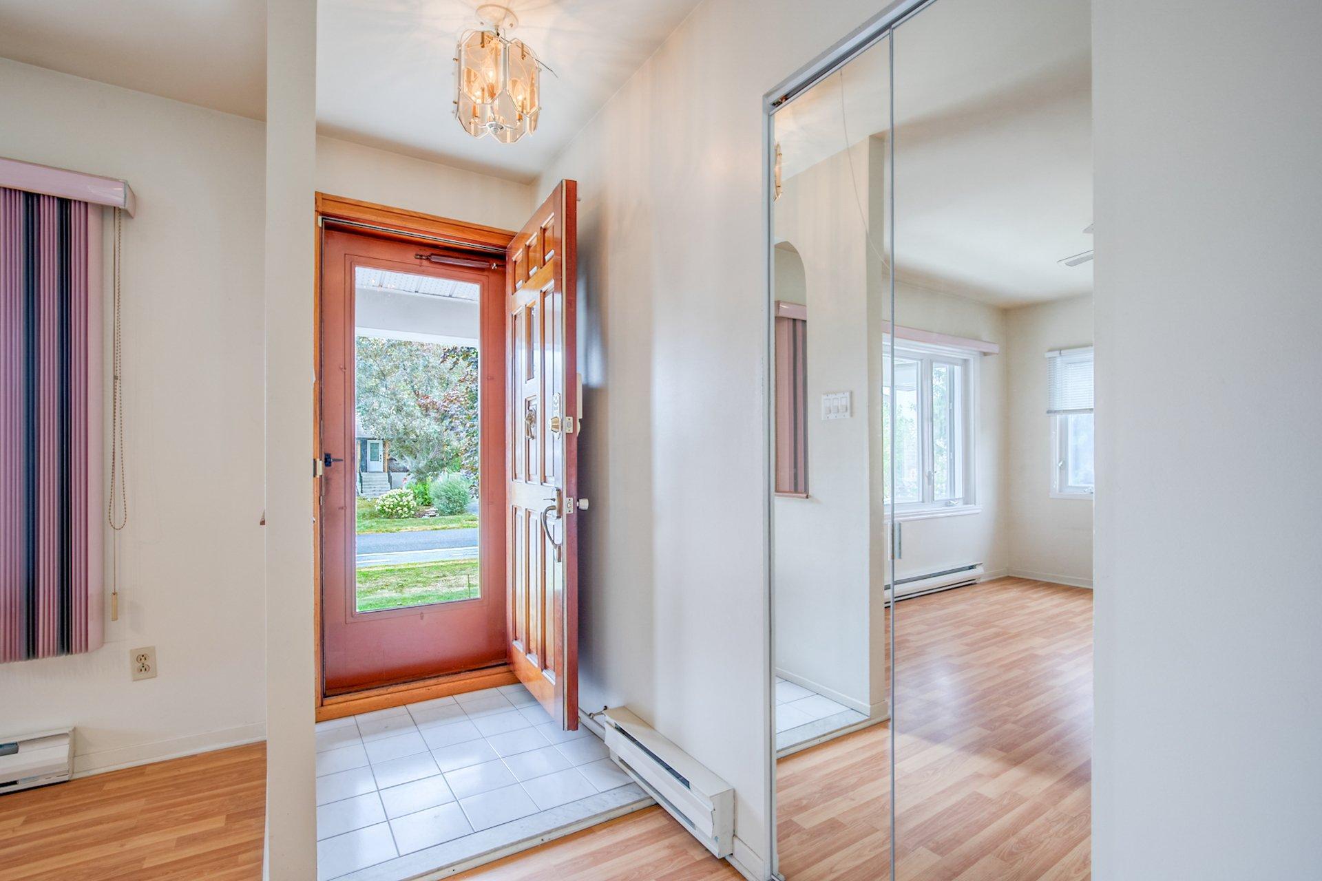 









39


Av. des Ormes

,
Saint-Basile-le-Grand,




QC
J3N1G4

