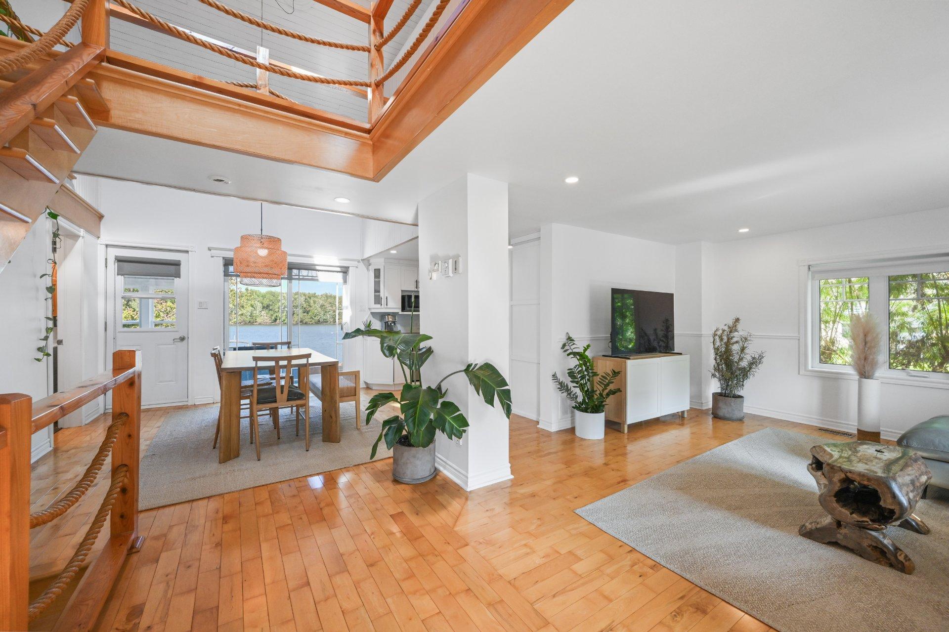 









228


Rue Donat

,
Sainte-Anne-de-Sabrevois,




QC
J0J2G0

