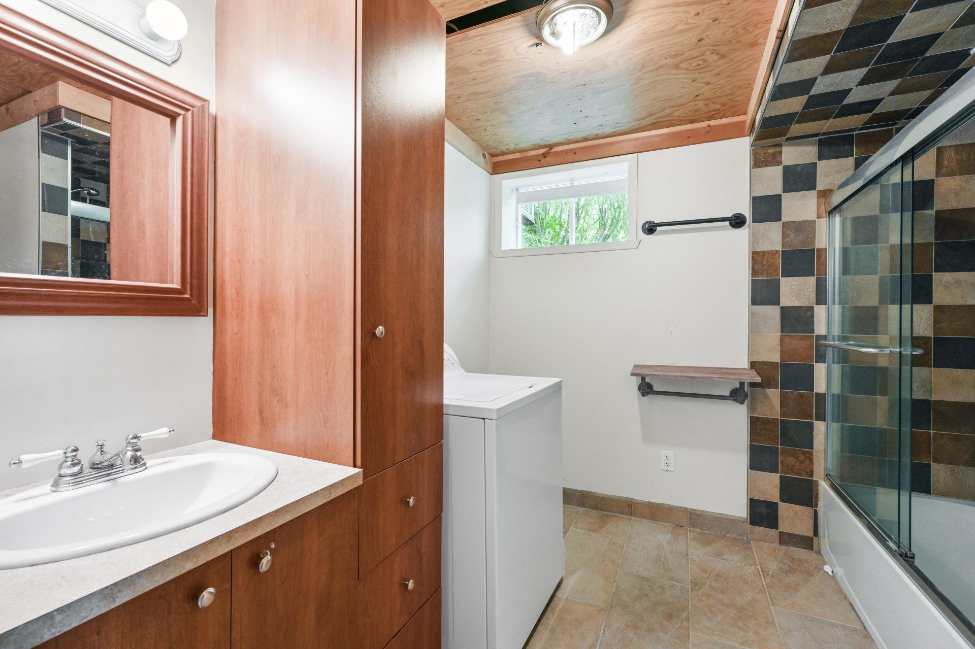 









228


Rue Donat

,
Sainte-Anne-de-Sabrevois,




QC
J0J2G0

