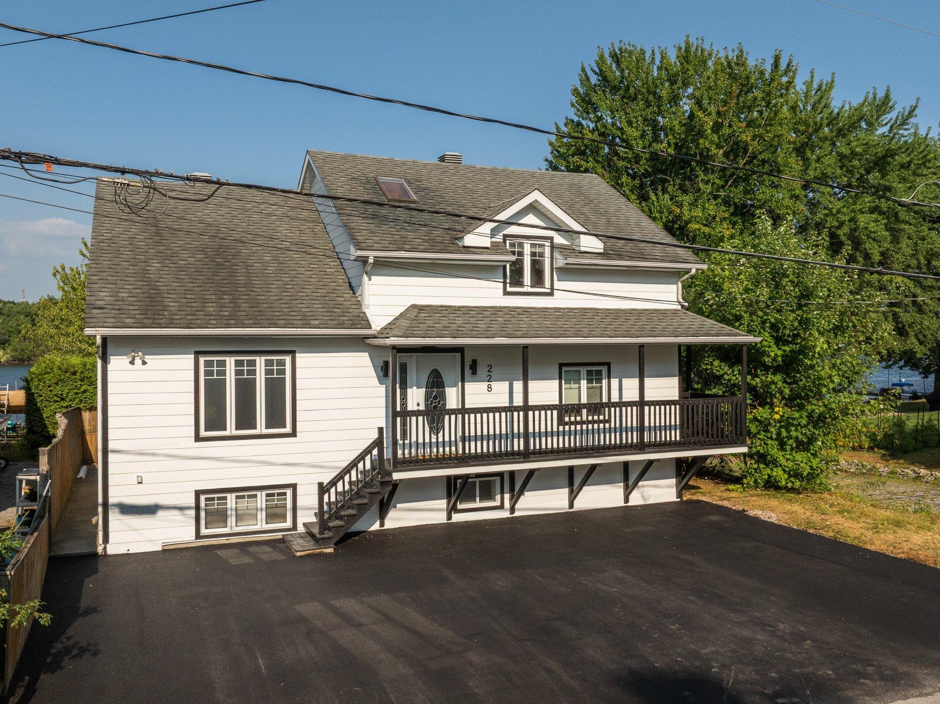 









228


Rue Donat

,
Sainte-Anne-de-Sabrevois,




QC
J0J2G0

