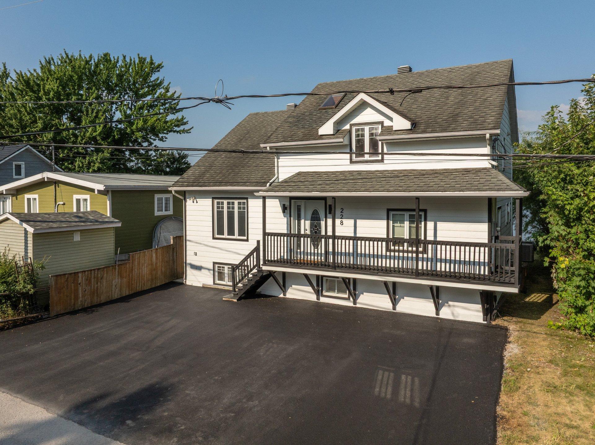 









228


Rue Donat

,
Sainte-Anne-de-Sabrevois,




QC
J0J2G0

