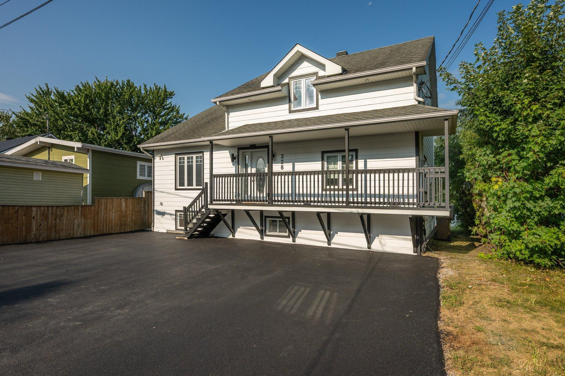 









228


Rue Donat

,
Sainte-Anne-de-Sabrevois,




QC
J0J2G0

