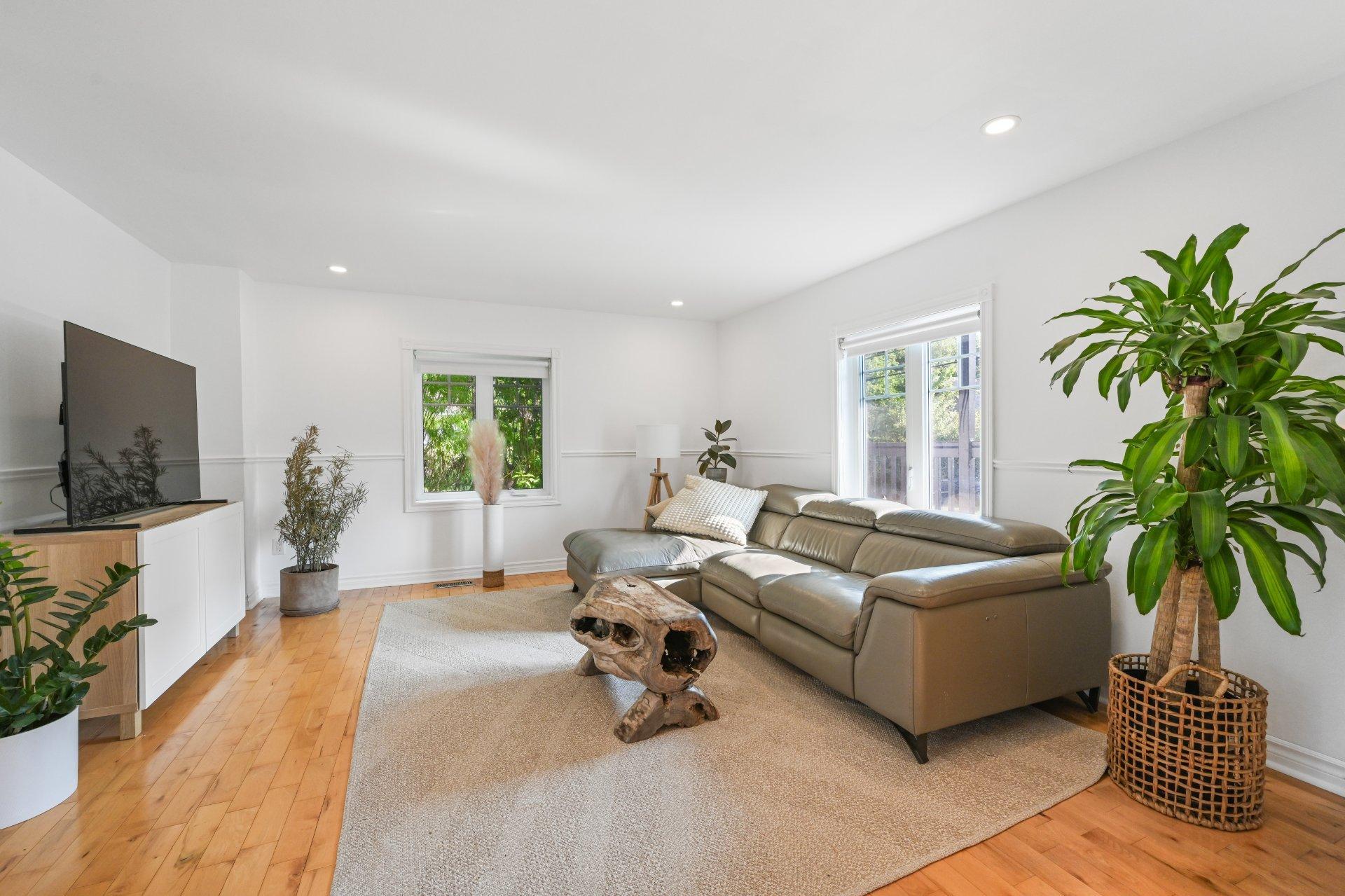 









228


Rue Donat

,
Sainte-Anne-de-Sabrevois,




QC
J0J2G0

