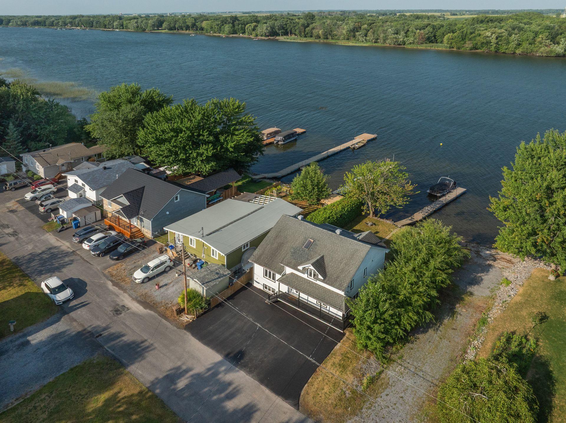 









228


Rue Donat

,
Sainte-Anne-de-Sabrevois,




QC
J0J2G0

