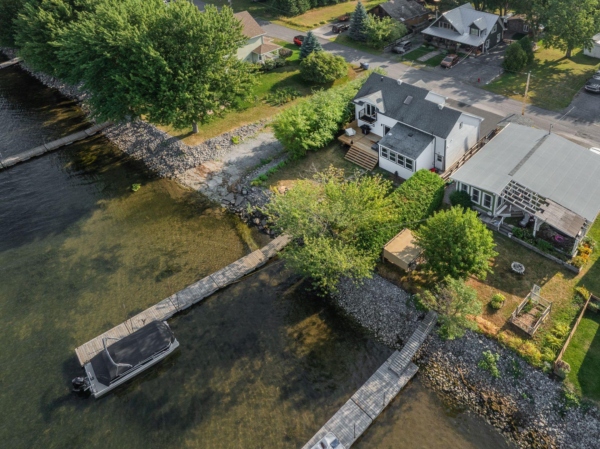 









228


Rue Donat

,
Sainte-Anne-de-Sabrevois,




QC
J0J2G0

