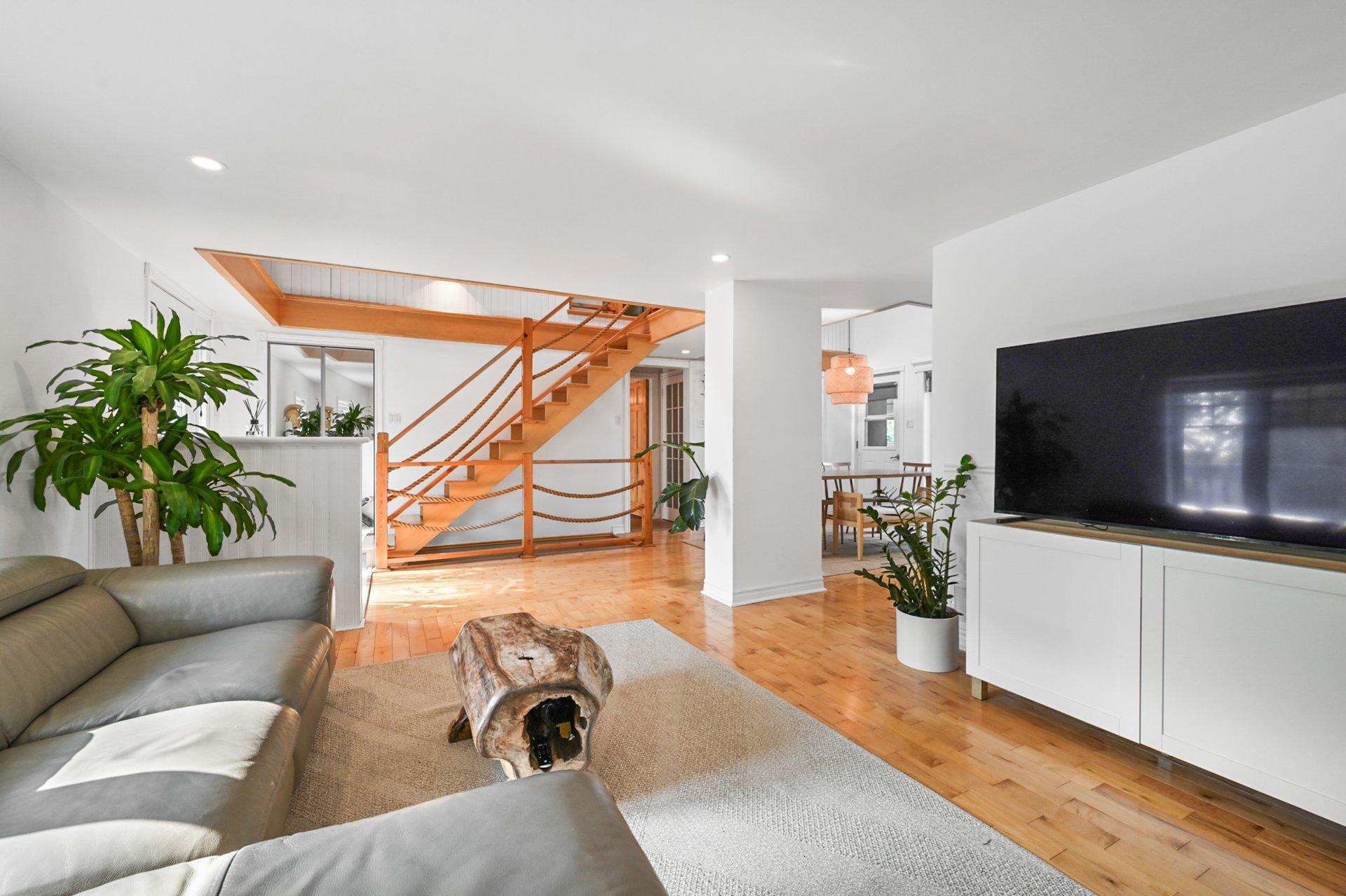 









228


Rue Donat

,
Sainte-Anne-de-Sabrevois,




QC
J0J2G0

