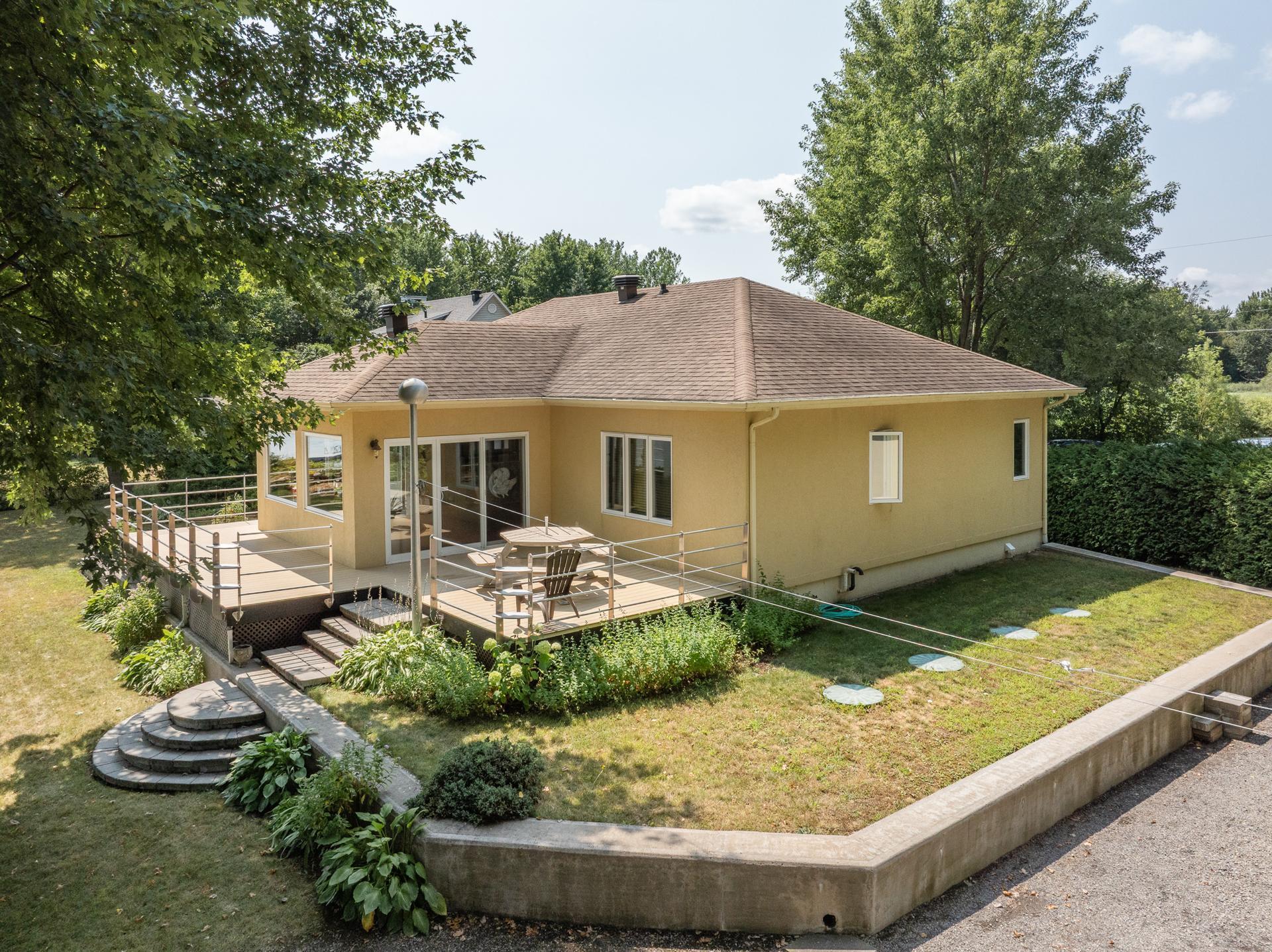 









275


1re Rue

,
Saint-Blaise-sur-Richelieu,




QC
J0J1W0

