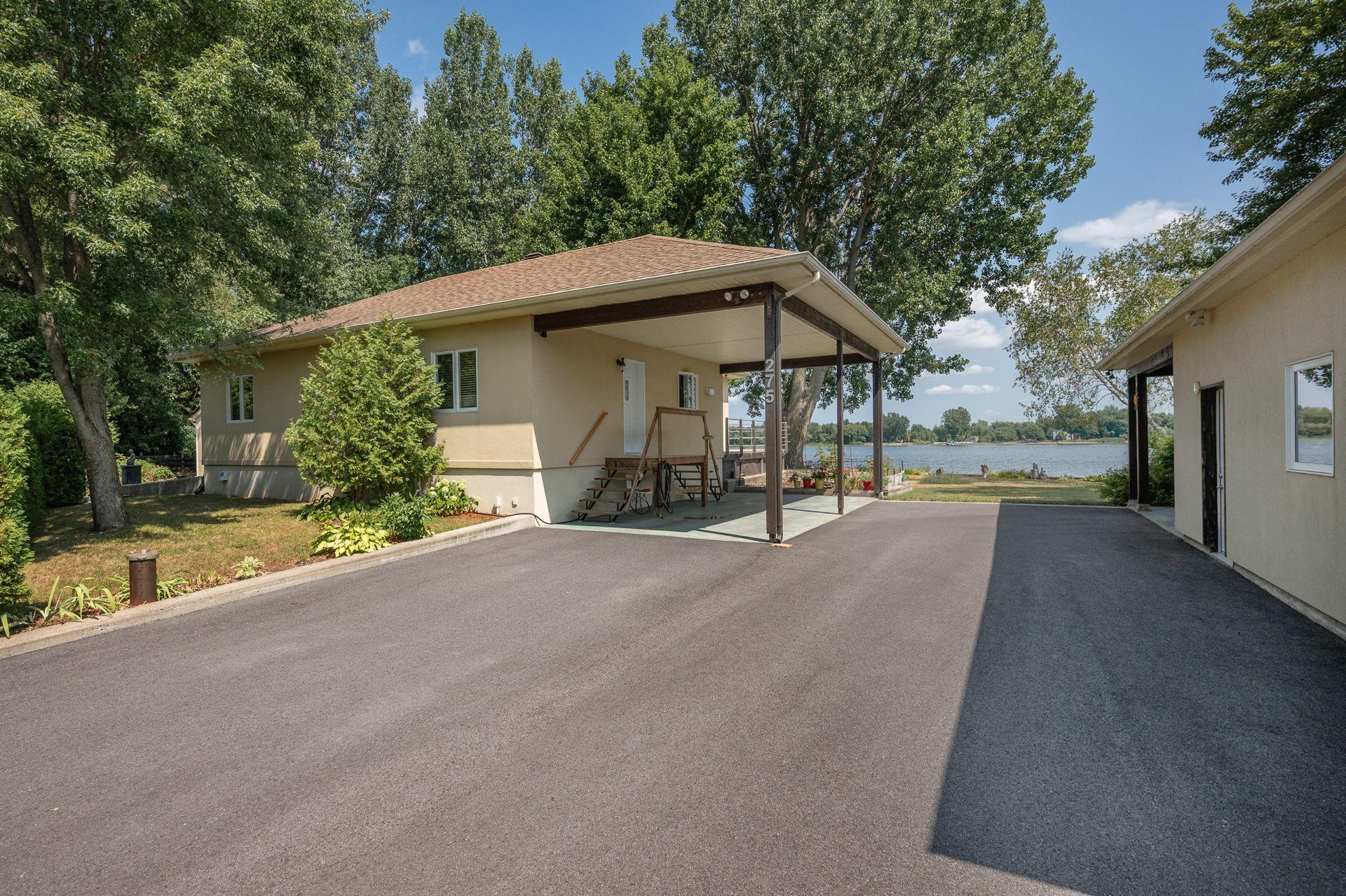 









275


1re Rue

,
Saint-Blaise-sur-Richelieu,




QC
J0J1W0

