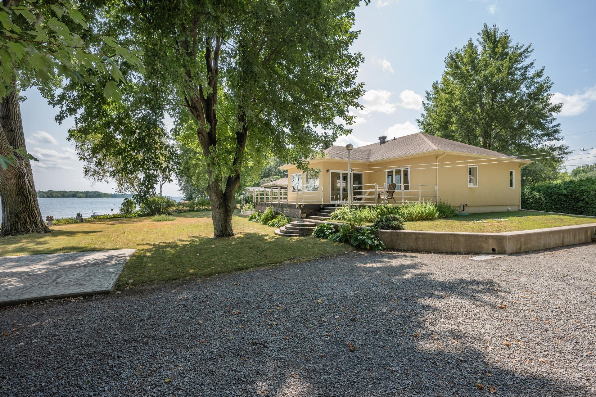 









275


1re Rue

,
Saint-Blaise-sur-Richelieu,




QC
J0J1W0

