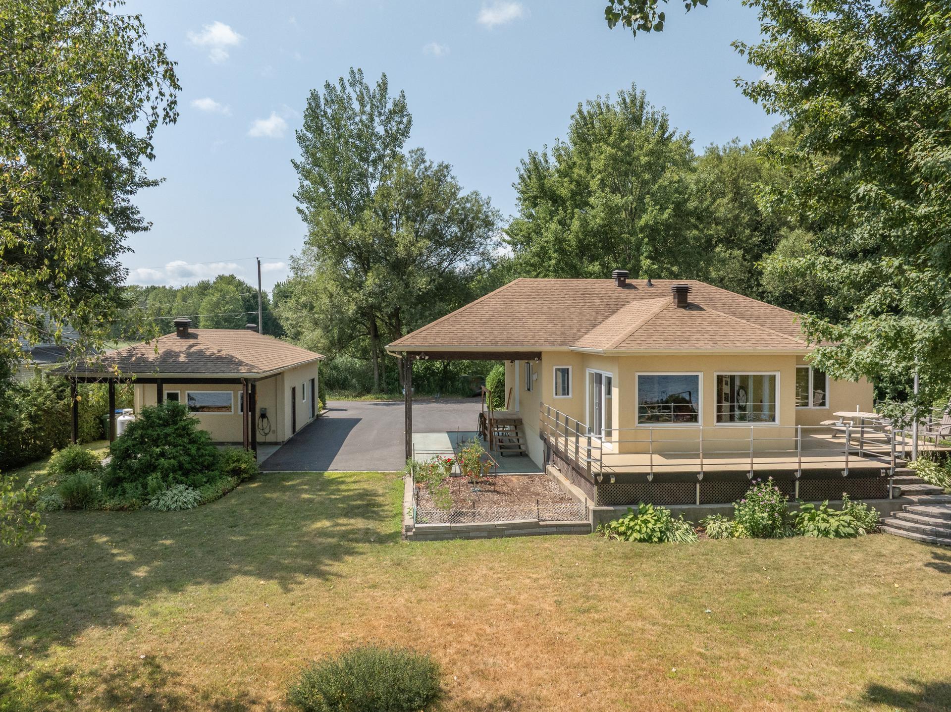 









275


1re Rue

,
Saint-Blaise-sur-Richelieu,




QC
J0J1W0

