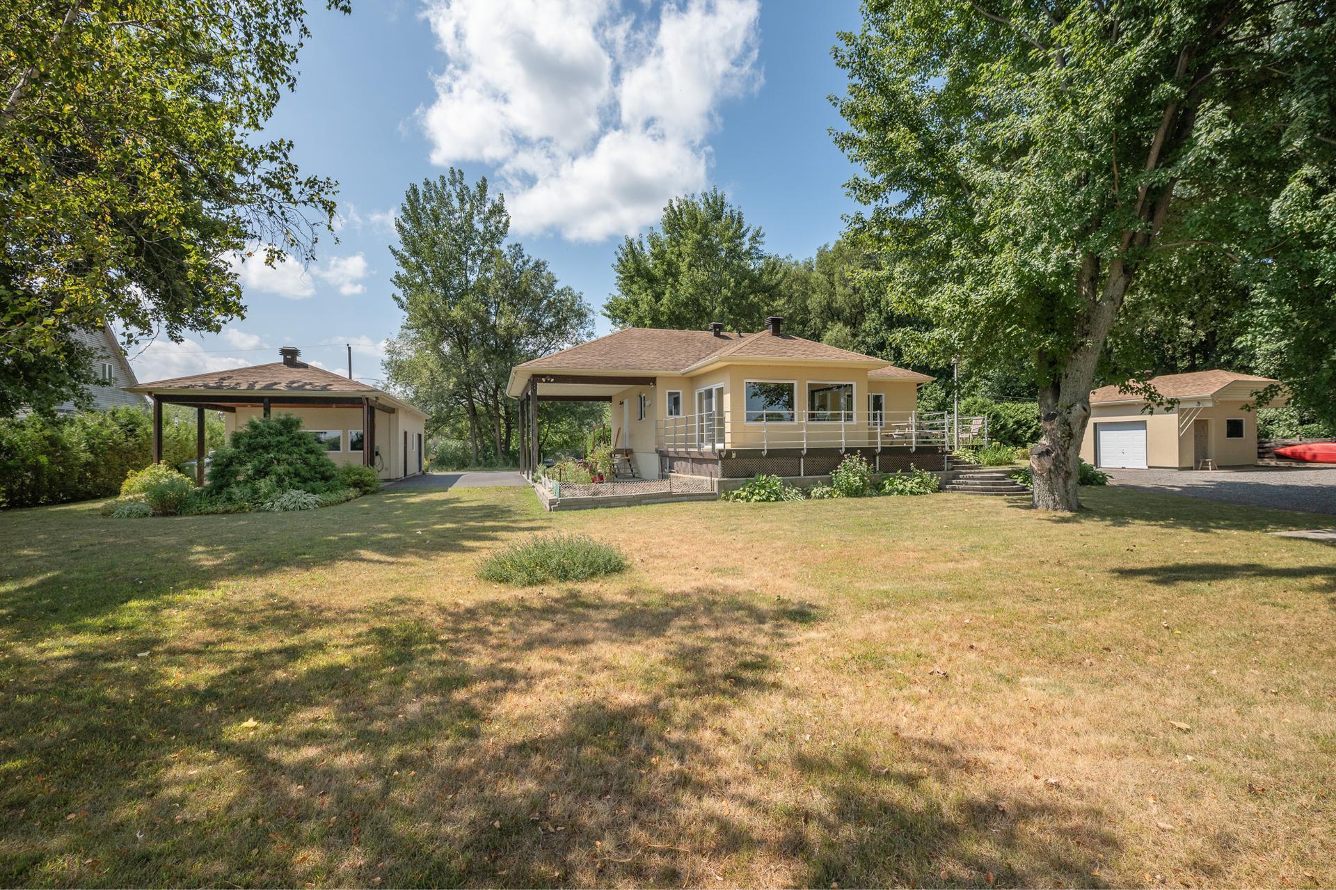 









275


1re Rue

,
Saint-Blaise-sur-Richelieu,




QC
J0J1W0


