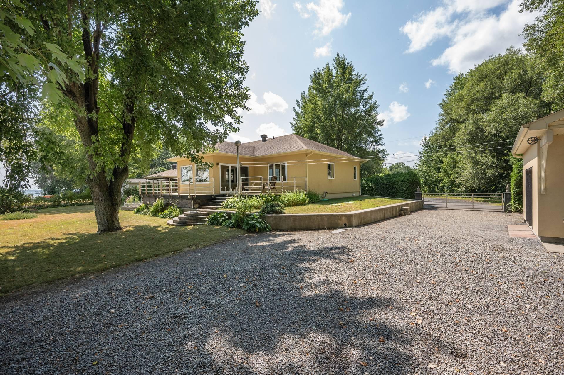









275


1re Rue

,
Saint-Blaise-sur-Richelieu,




QC
J0J1W0


