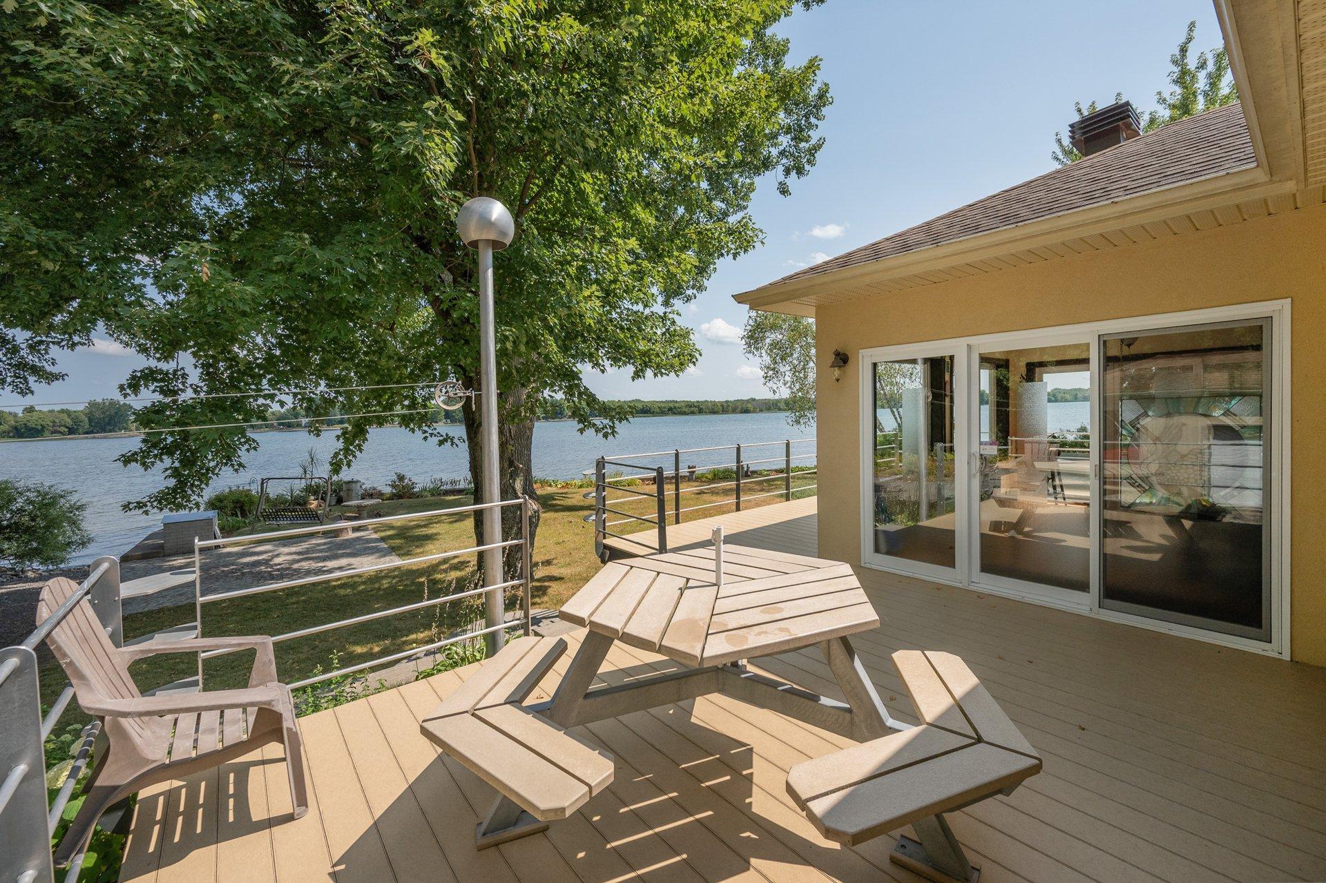 









275


1re Rue

,
Saint-Blaise-sur-Richelieu,




QC
J0J1W0

