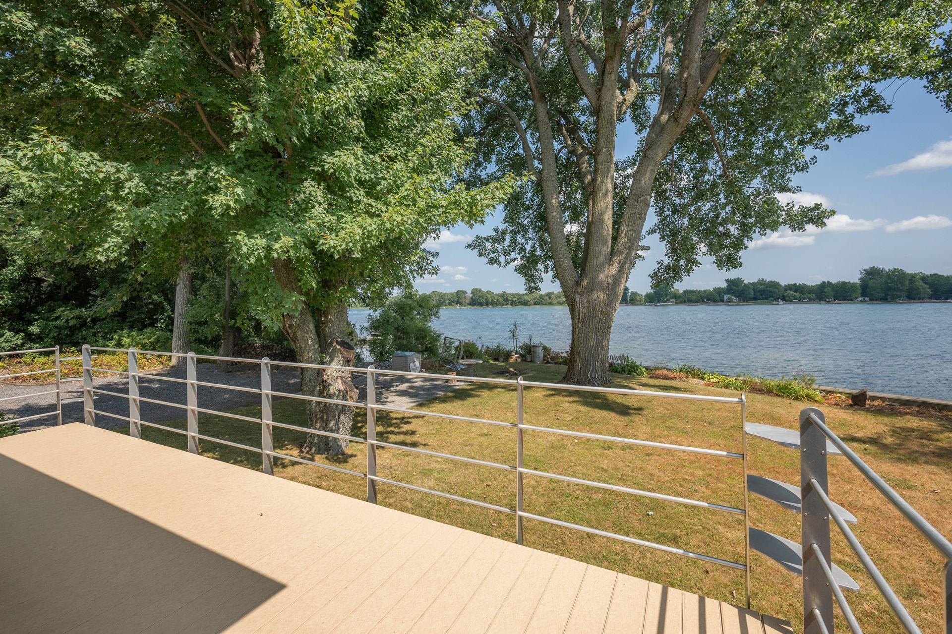 









275


1re Rue

,
Saint-Blaise-sur-Richelieu,




QC
J0J1W0

