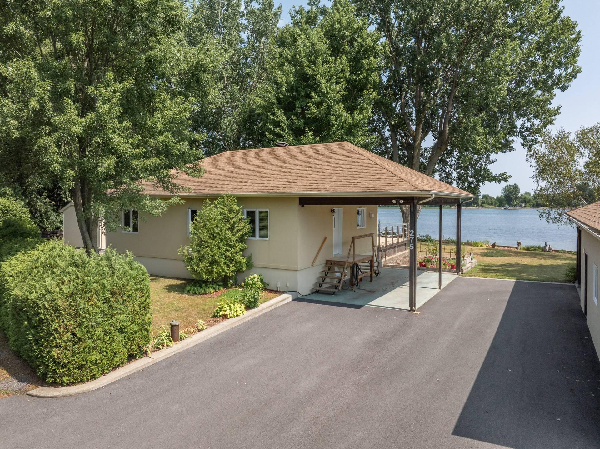 









275


1re Rue

,
Saint-Blaise-sur-Richelieu,




QC
J0J1W0

